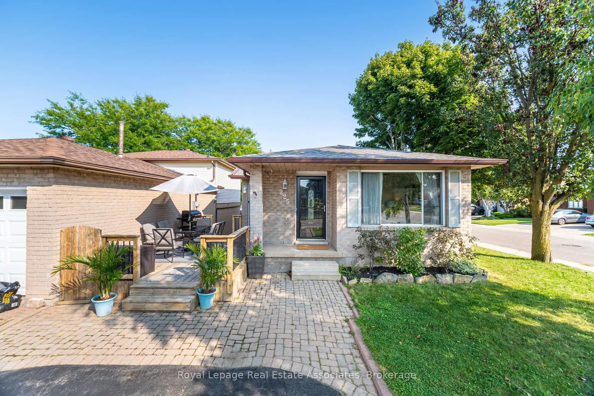 Photo 1 of 225 Golfwood Drive, Hamilton, Gurnett — HOMEH