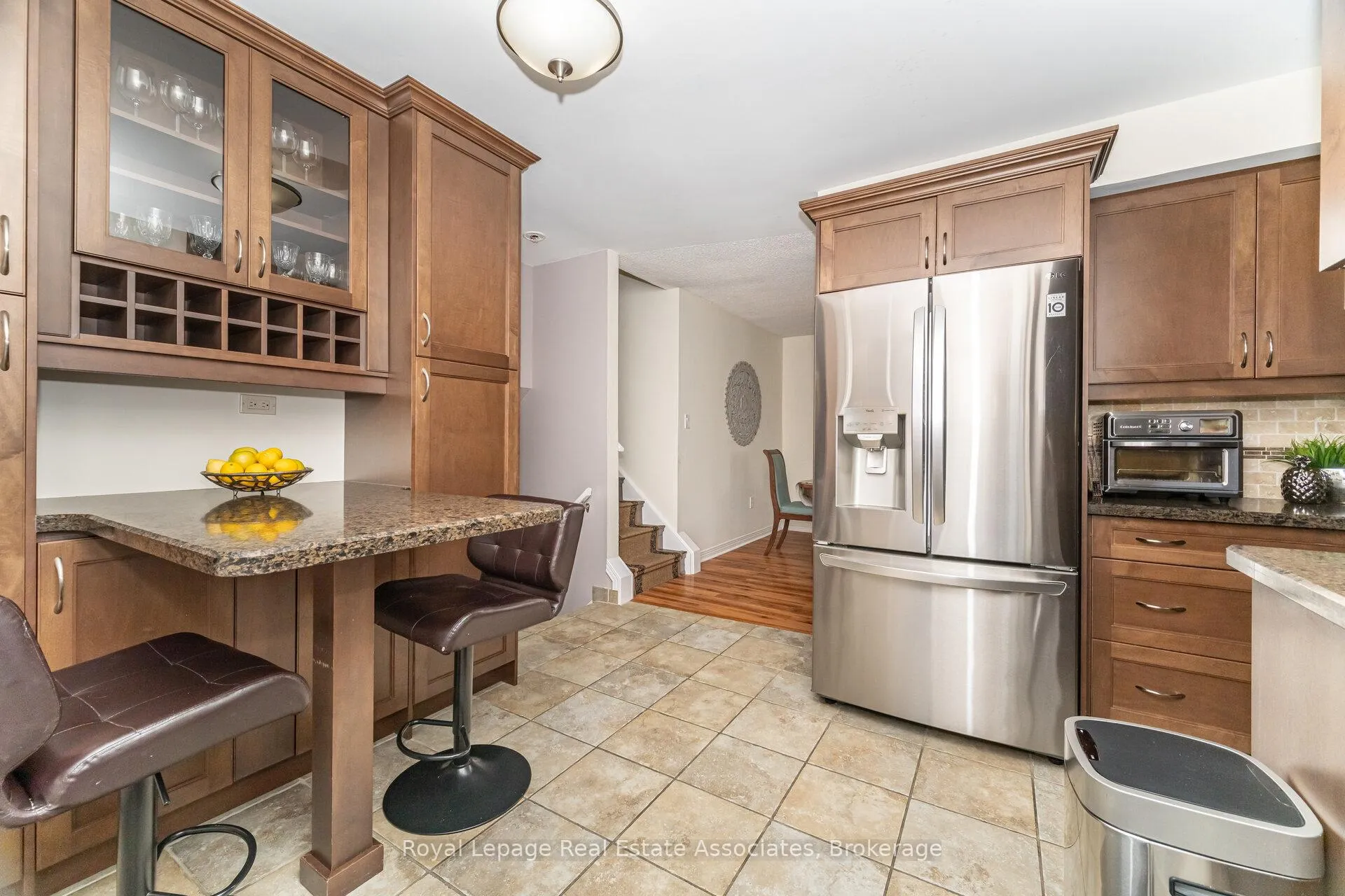 Photo 10 of 225 Golfwood Drive, Hamilton, Gurnett — HOMEH