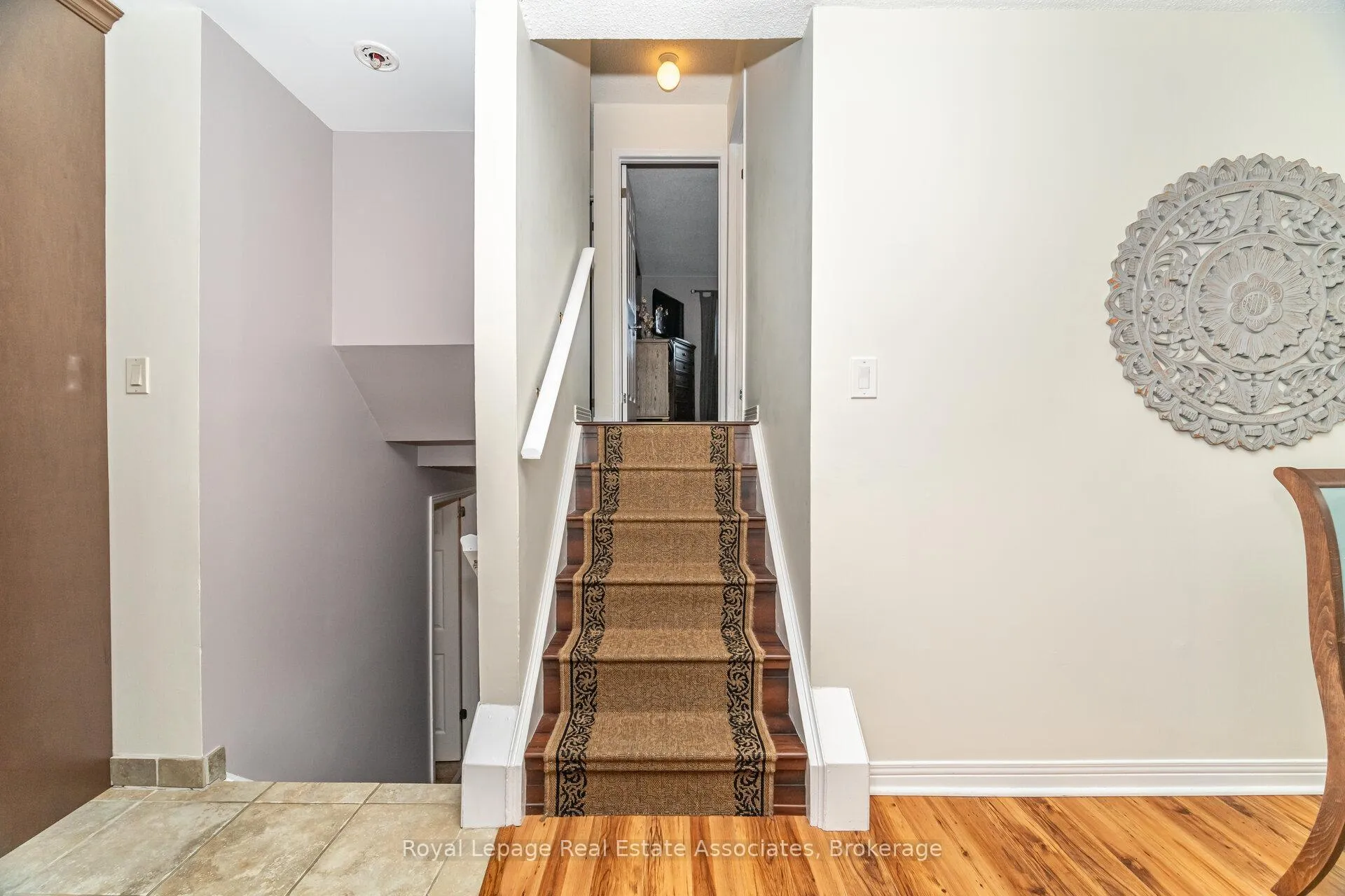 Photo 17 of 225 Golfwood Drive, Hamilton, Gurnett — HOMEH