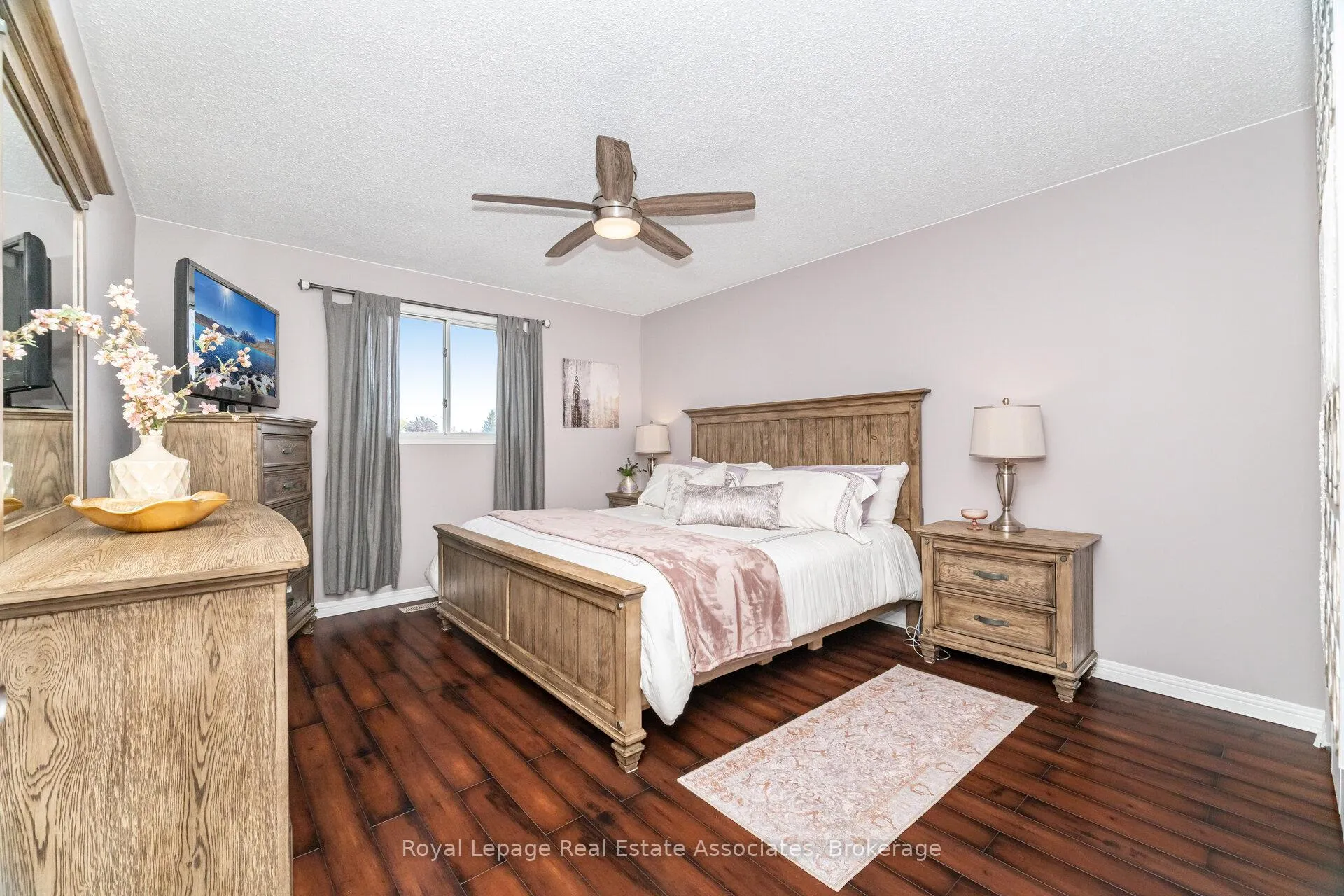 Photo 19 of 225 Golfwood Drive, Hamilton, Gurnett — HOMEH