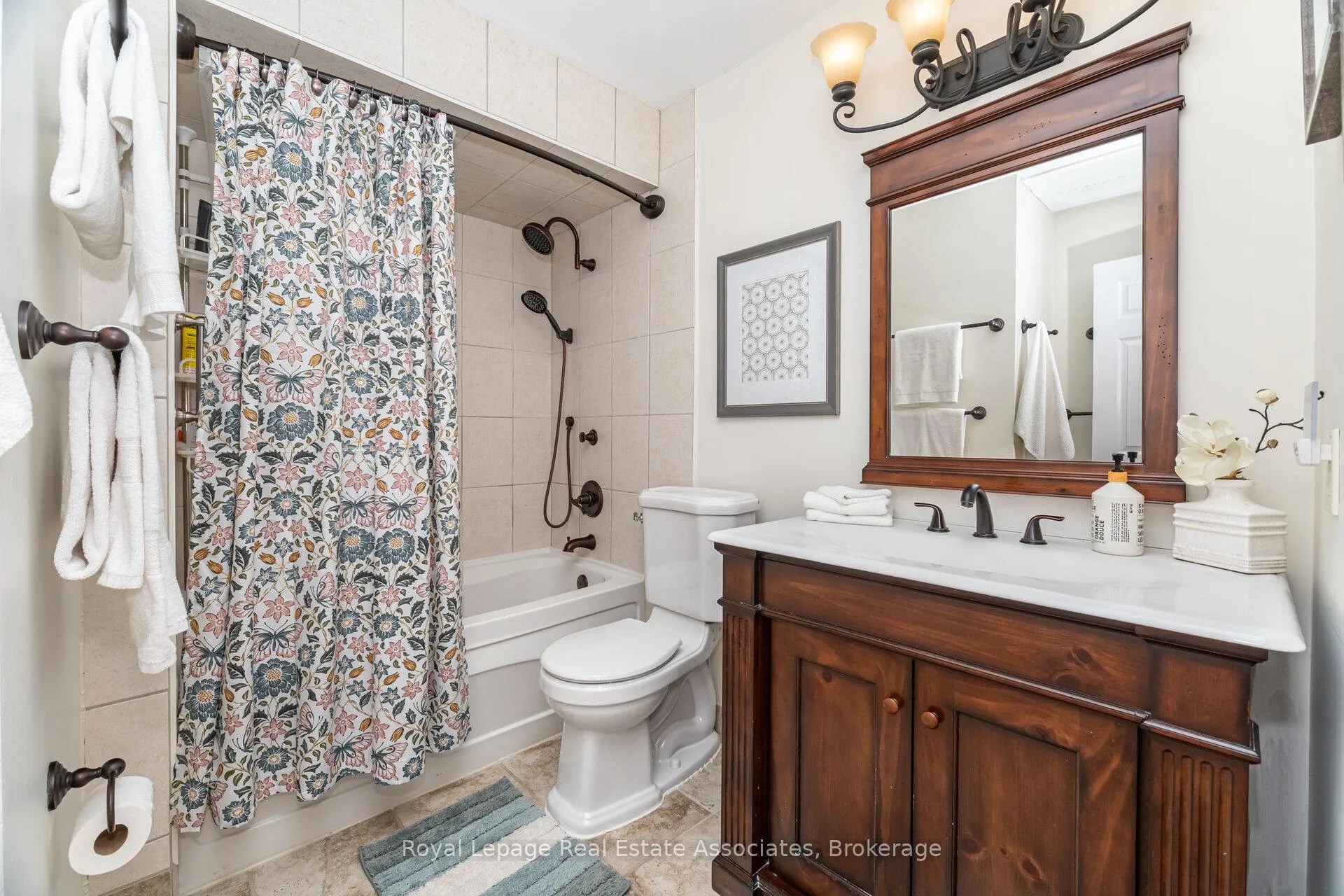 Photo 24 of 225 Golfwood Drive, Hamilton, Gurnett — HOMEH