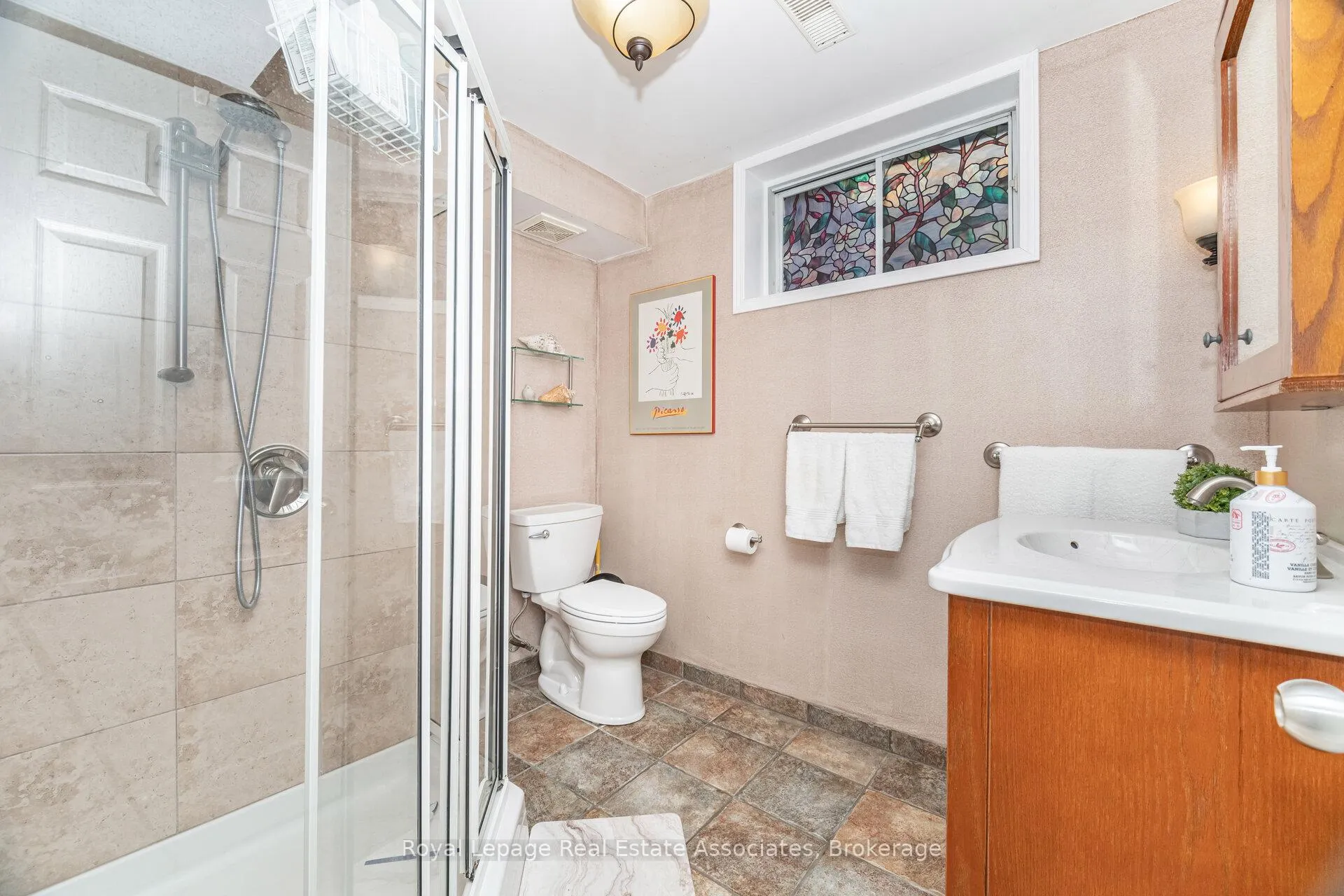 Photo 34 of 225 Golfwood Drive, Hamilton, Gurnett — HOMEH
