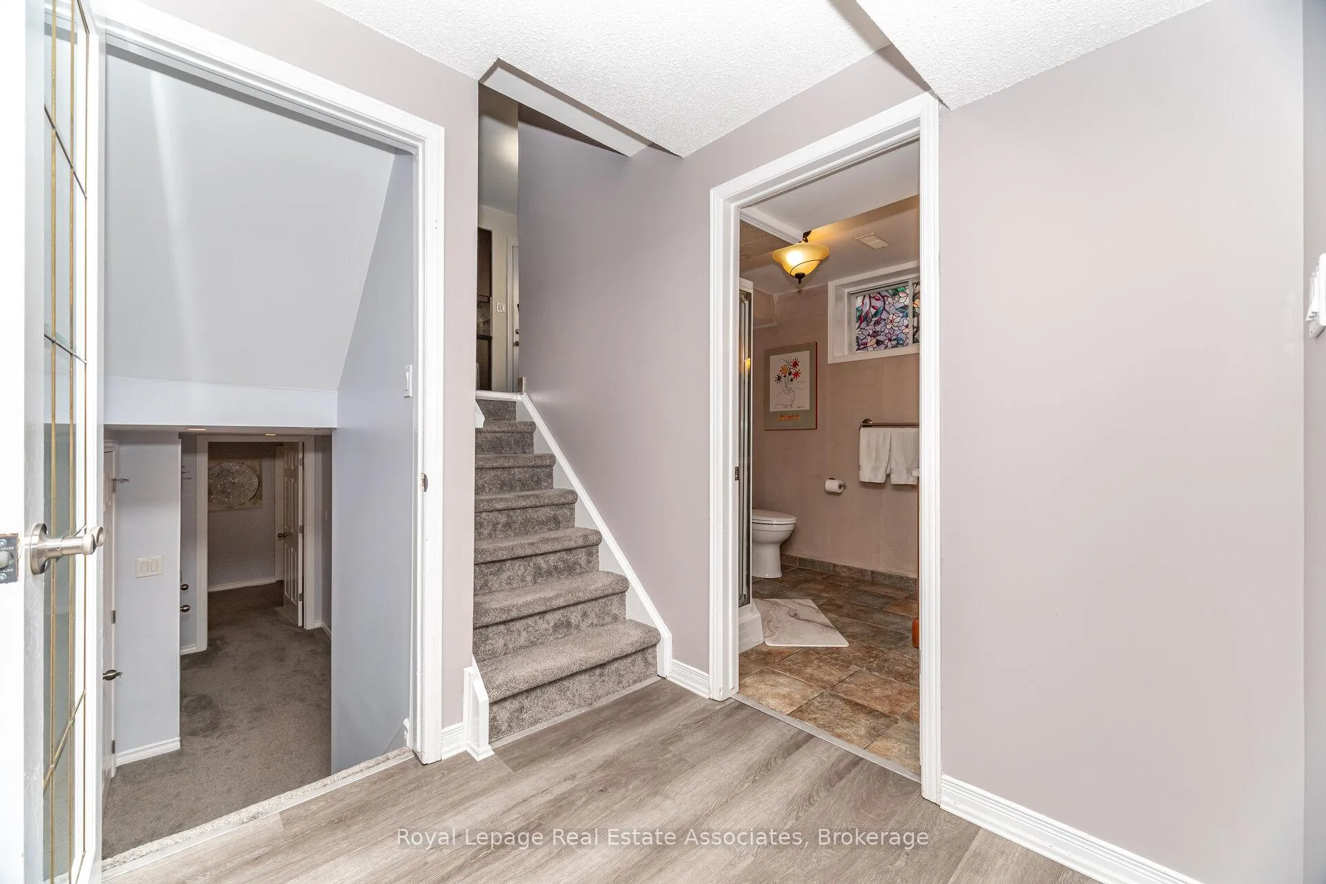 Photo 35 of 225 Golfwood Drive, Hamilton, Gurnett — HOMEH