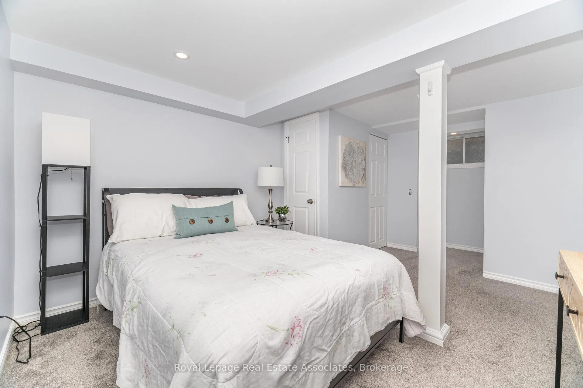 Photo 38 of 225 Golfwood Drive, Hamilton, Gurnett — HOMEH