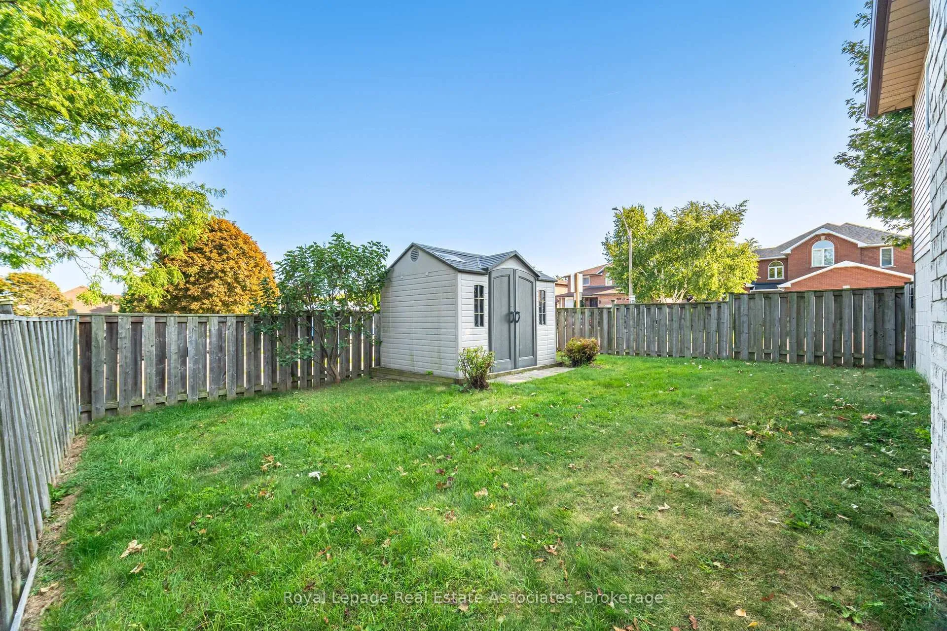Photo 42 of 225 Golfwood Drive, Hamilton, Gurnett — HOMEH