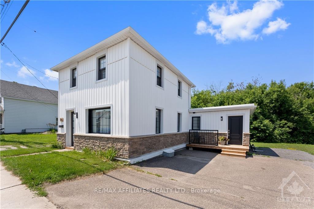 Photo 2 of 119 Daniel Street S, Arnprior — HOMEH