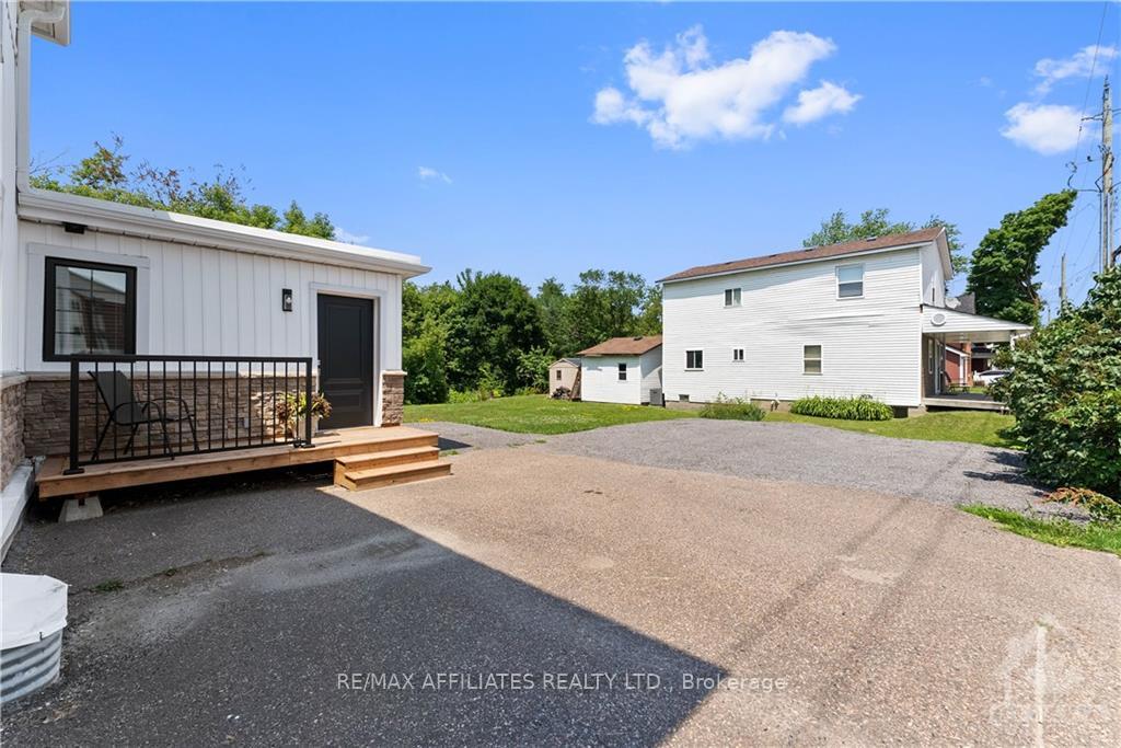 Photo 18 of 119 Daniel Street S, Arnprior — HOMEH