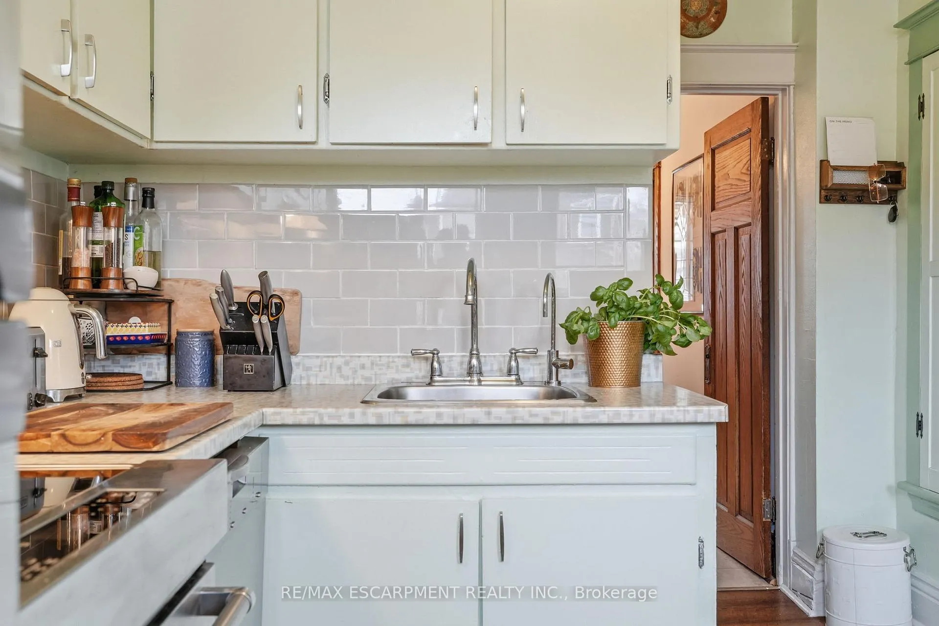 Photo 10 of 1 Rutherford Avenue, Hamilton, St. Clair — HOMEH
