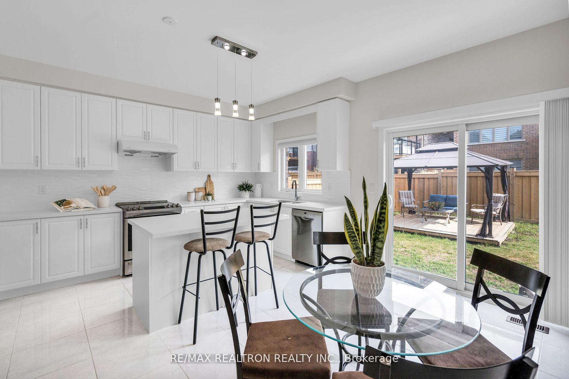 Photo 5 of 27 Pietrowski Drive, Georgina, Keswick North — HOMEH