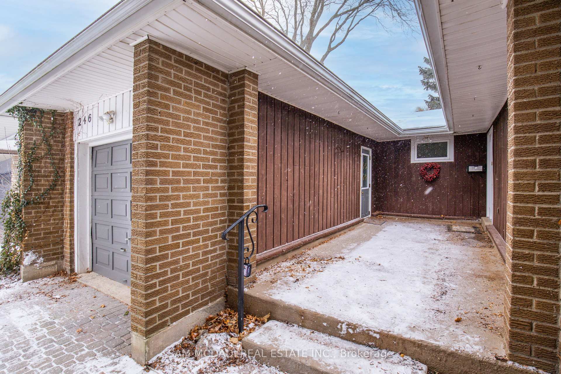 Photo 3 of 246 Vance Drive, Oakville, Bronte — HOMEH
