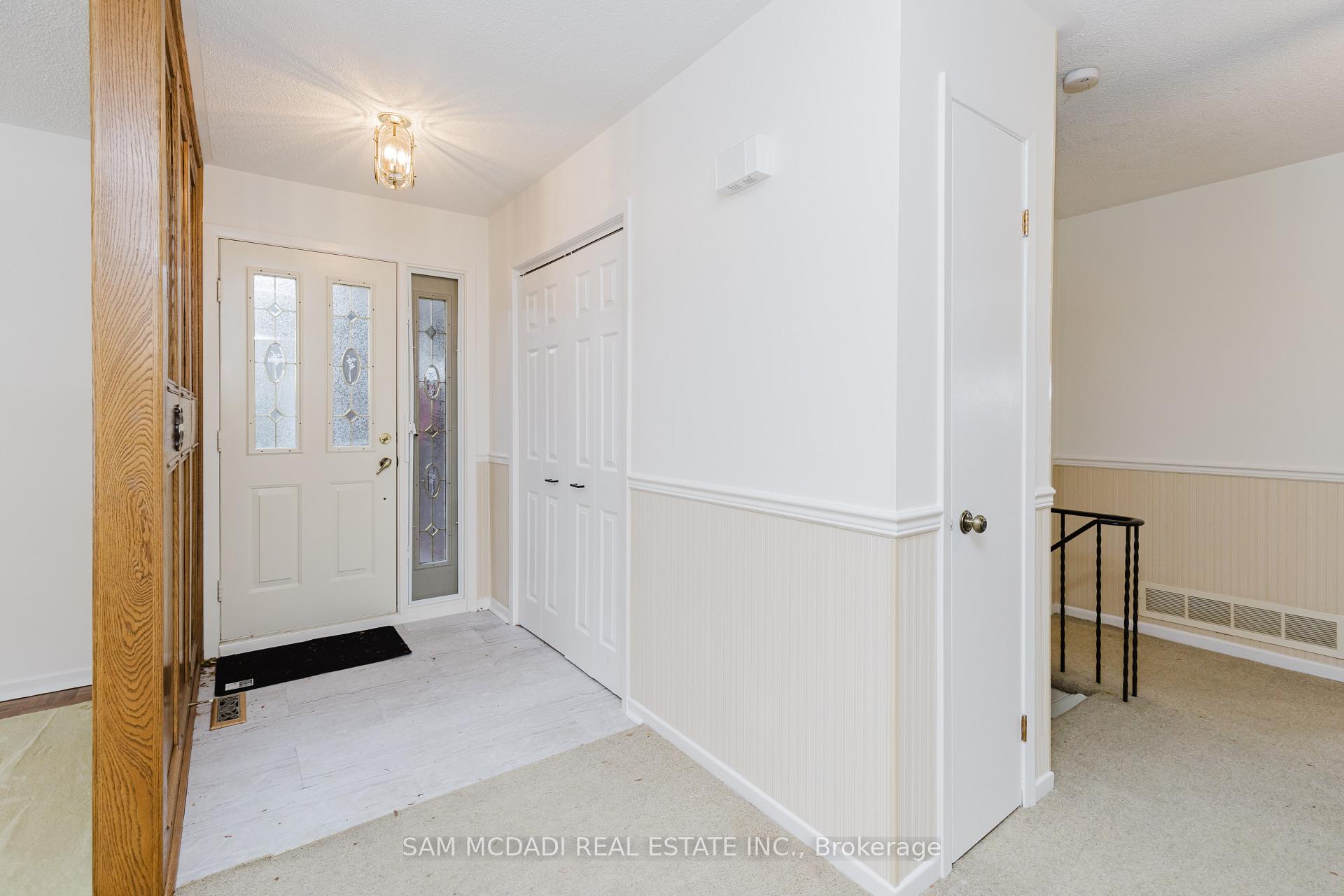 Photo 5 of 246 Vance Drive, Oakville, Bronte — HOMEH