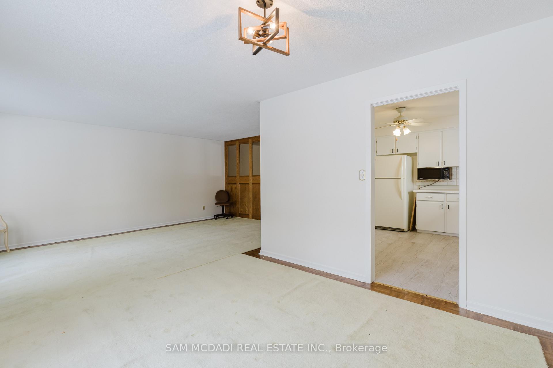 Photo 11 of 246 Vance Drive, Oakville, Bronte — HOMEH