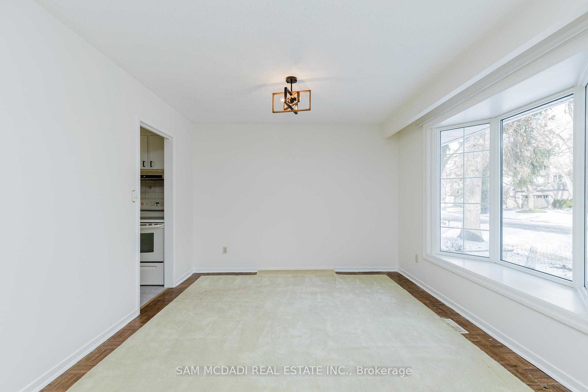 Photo 13 of 246 Vance Drive, Oakville, Bronte — HOMEH