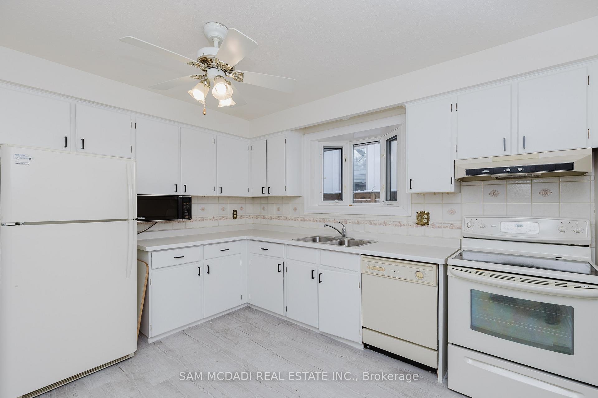 Photo 16 of 246 Vance Drive, Oakville, Bronte — HOMEH