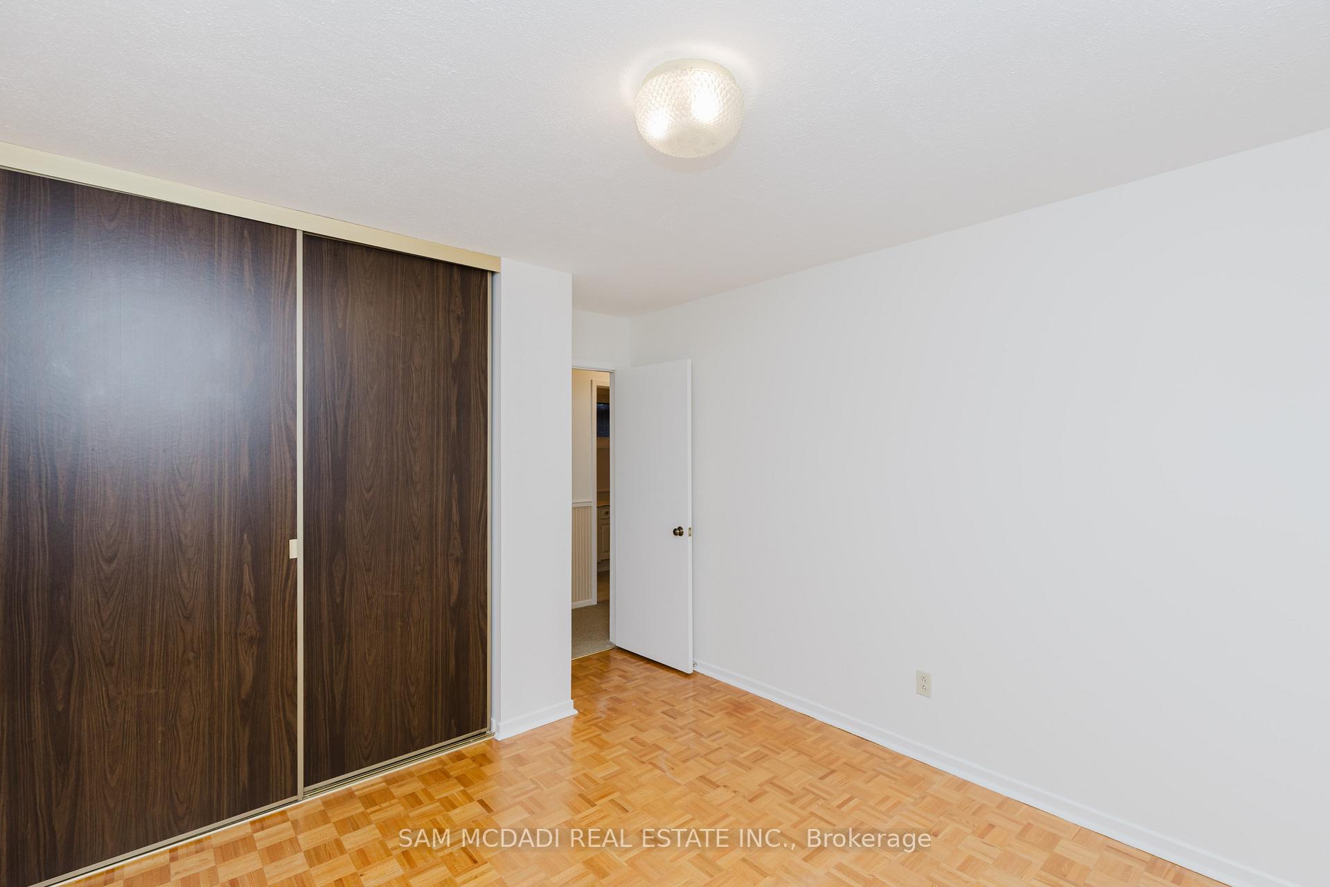 Photo 20 of 246 Vance Drive, Oakville, Bronte — HOMEH