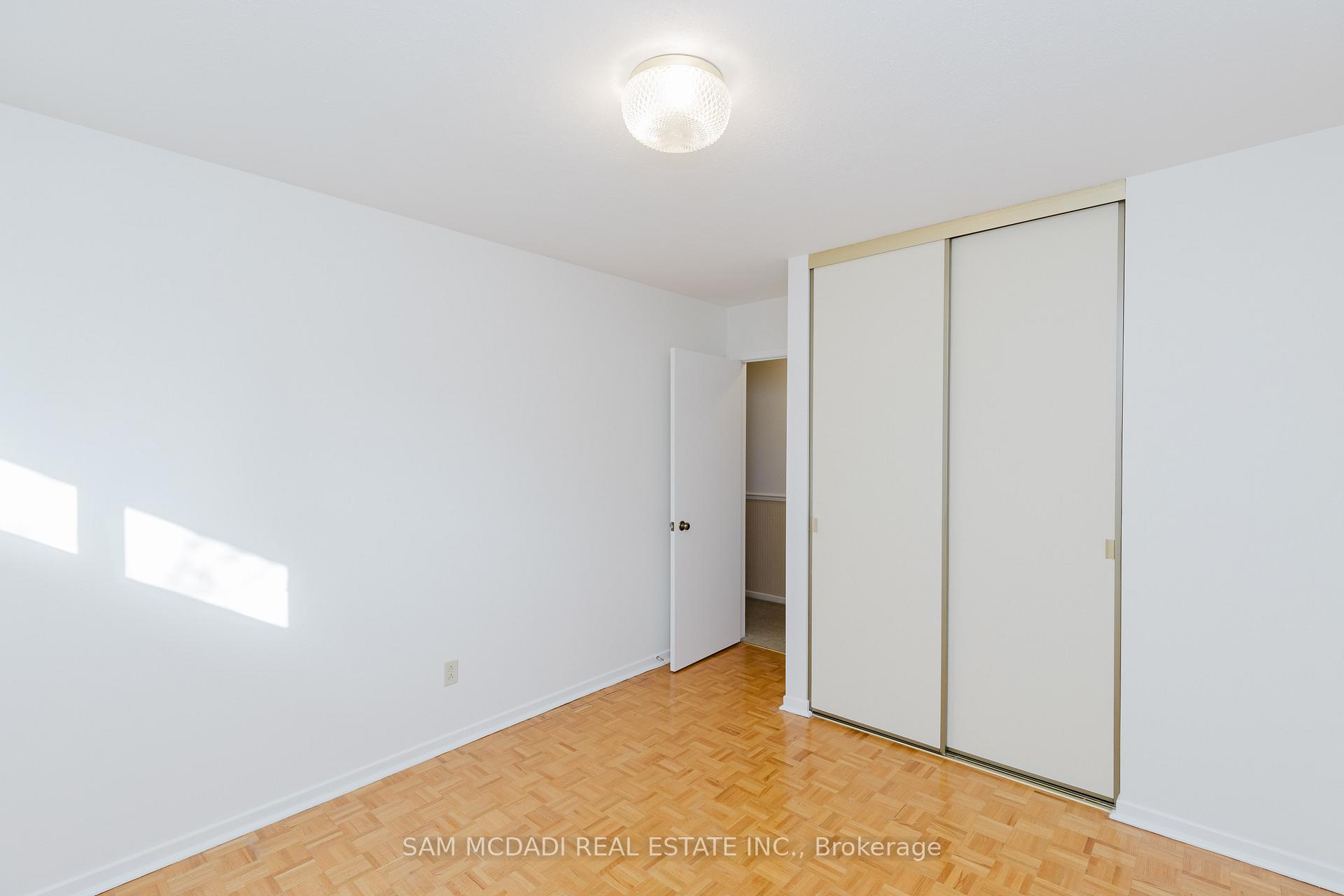Photo 22 of 246 Vance Drive, Oakville, Bronte — HOMEH