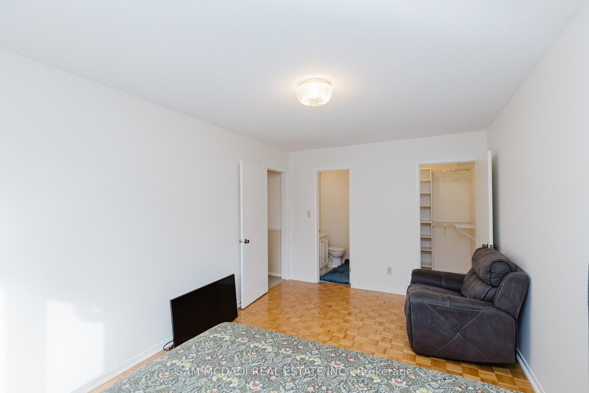 Photo 25 of 246 Vance Drive, Oakville, Bronte — HOMEH