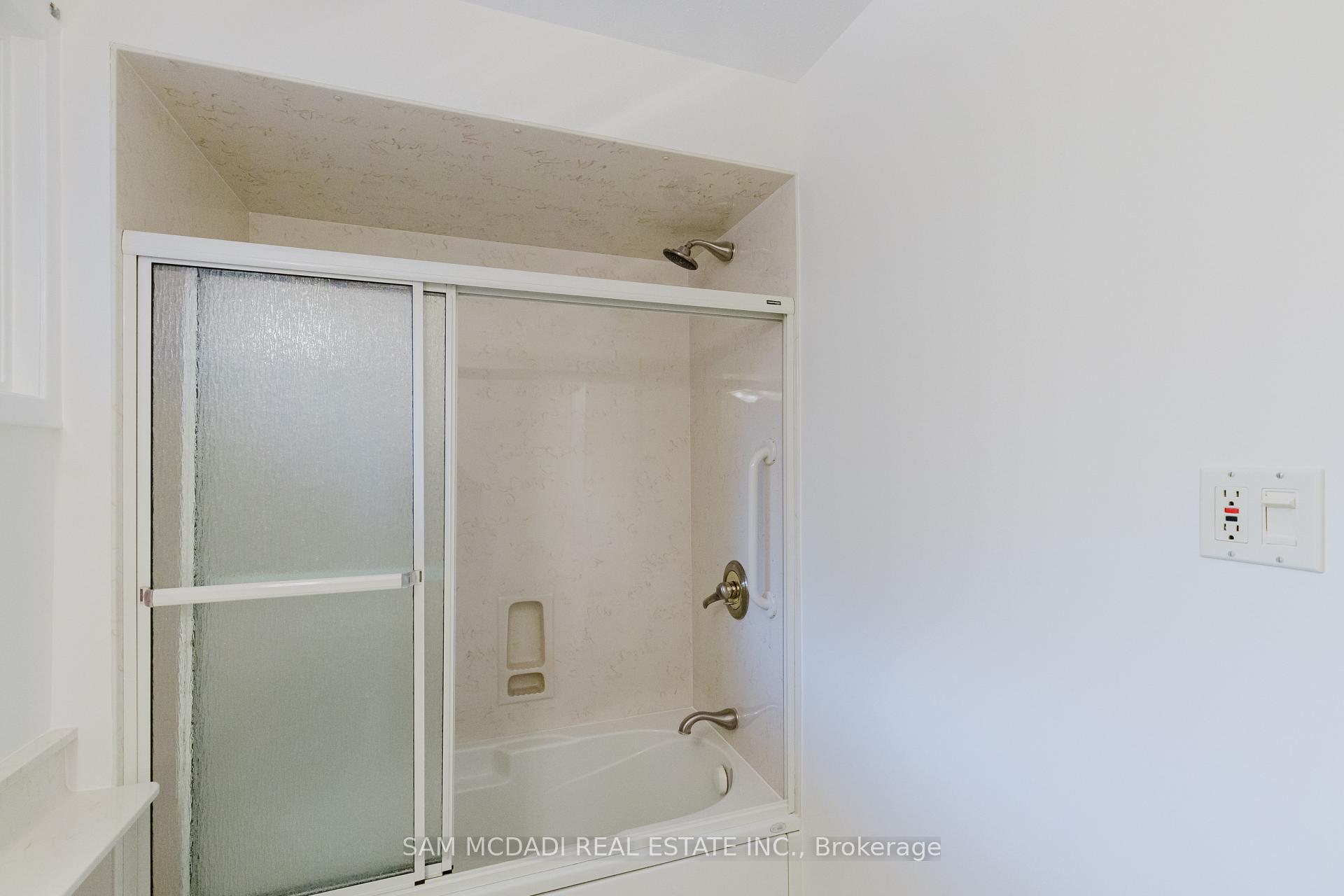 Photo 31 of 246 Vance Drive, Oakville, Bronte — HOMEH