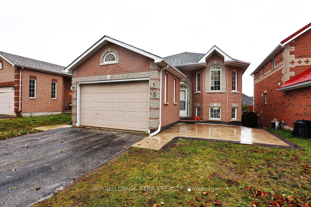 Front of 45 Peregrine Road