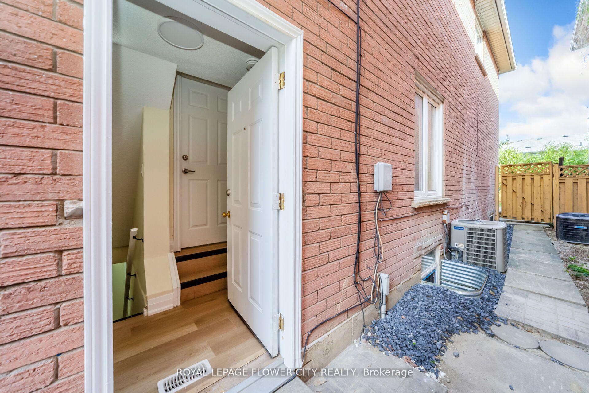 Photo 30 of 4 Natalie Court E, Brampton, Westgate — HOMEH