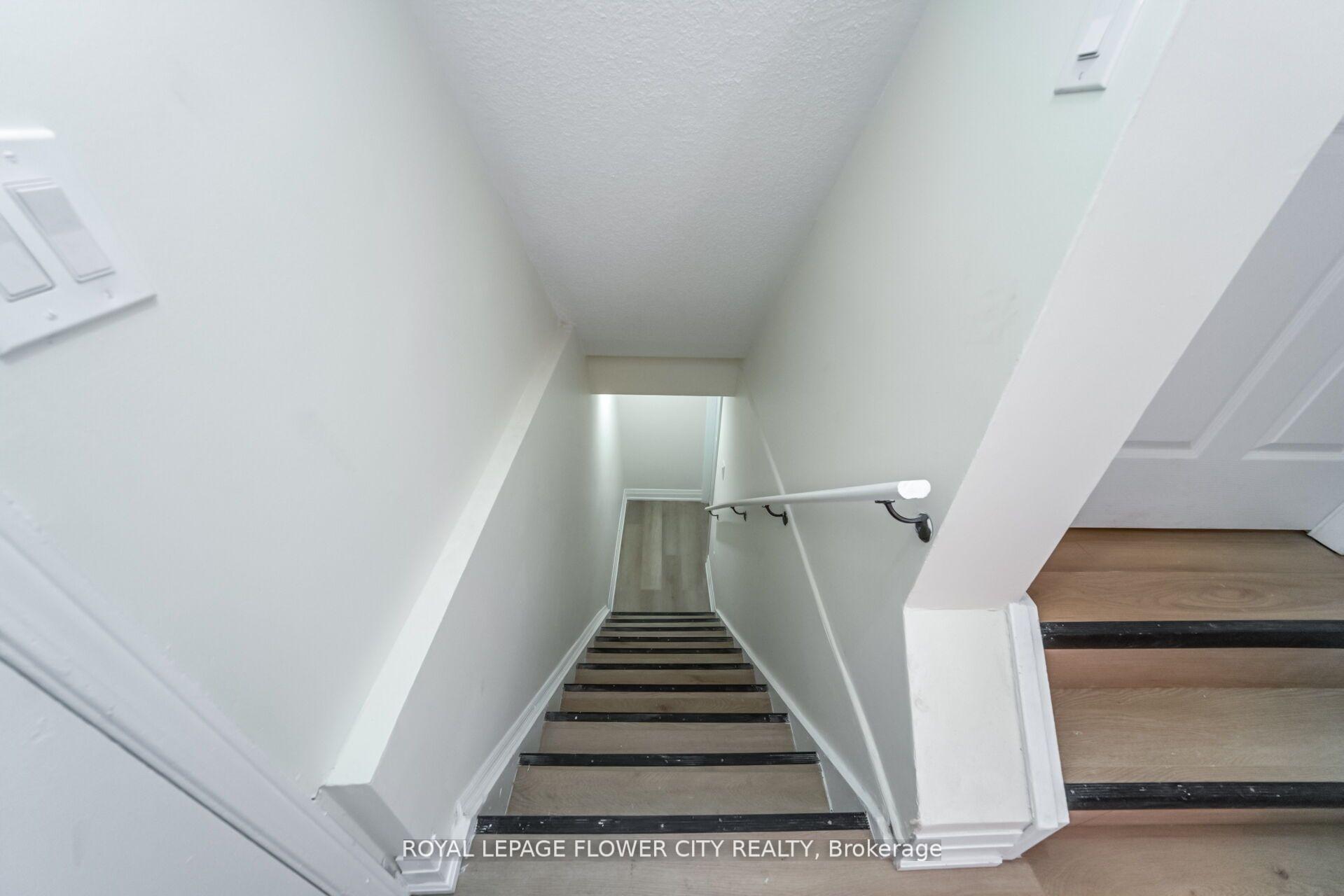 Photo 31 of 4 Natalie Court E, Brampton, Westgate — HOMEH
