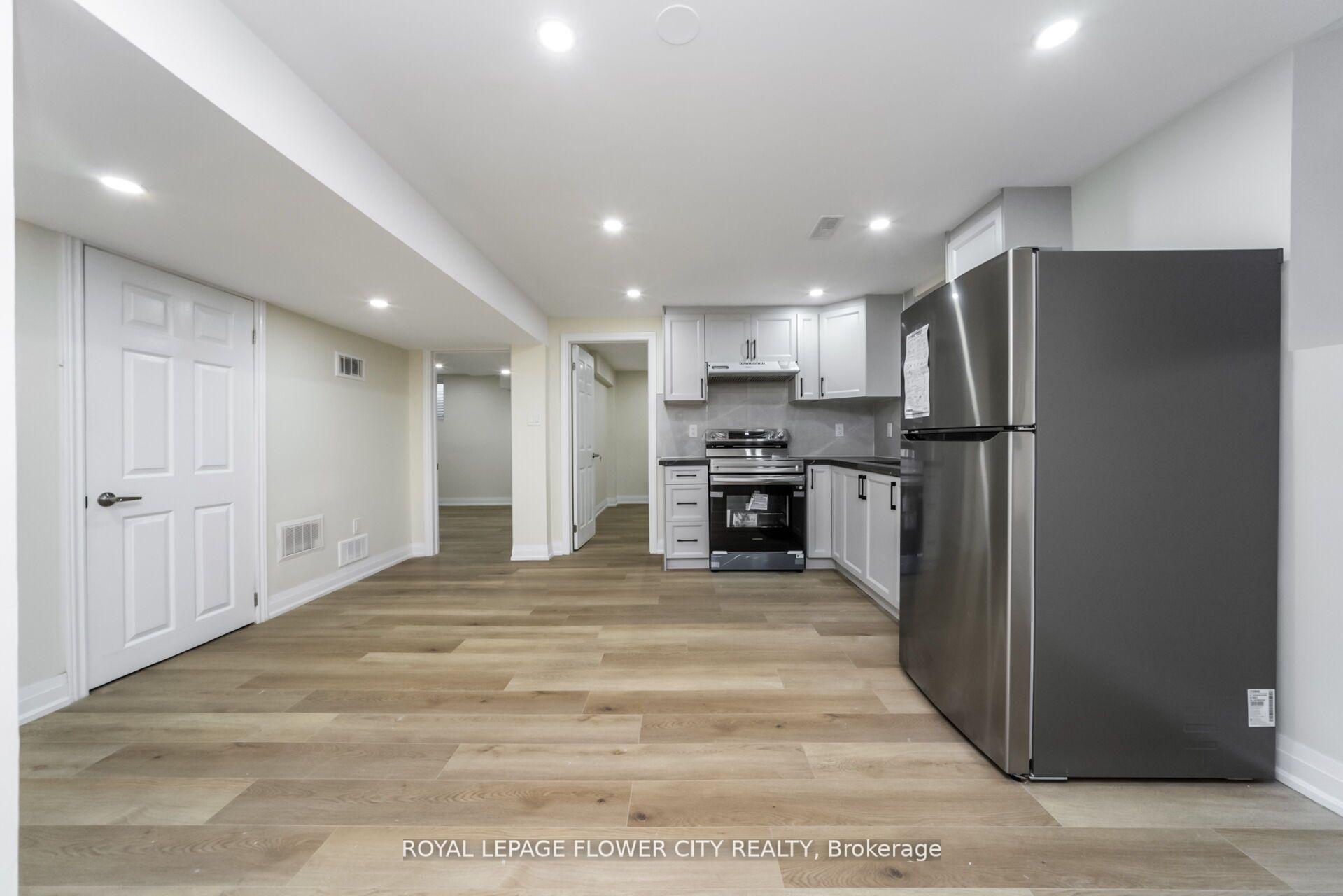 Photo 33 of 4 Natalie Court E, Brampton, Westgate — HOMEH