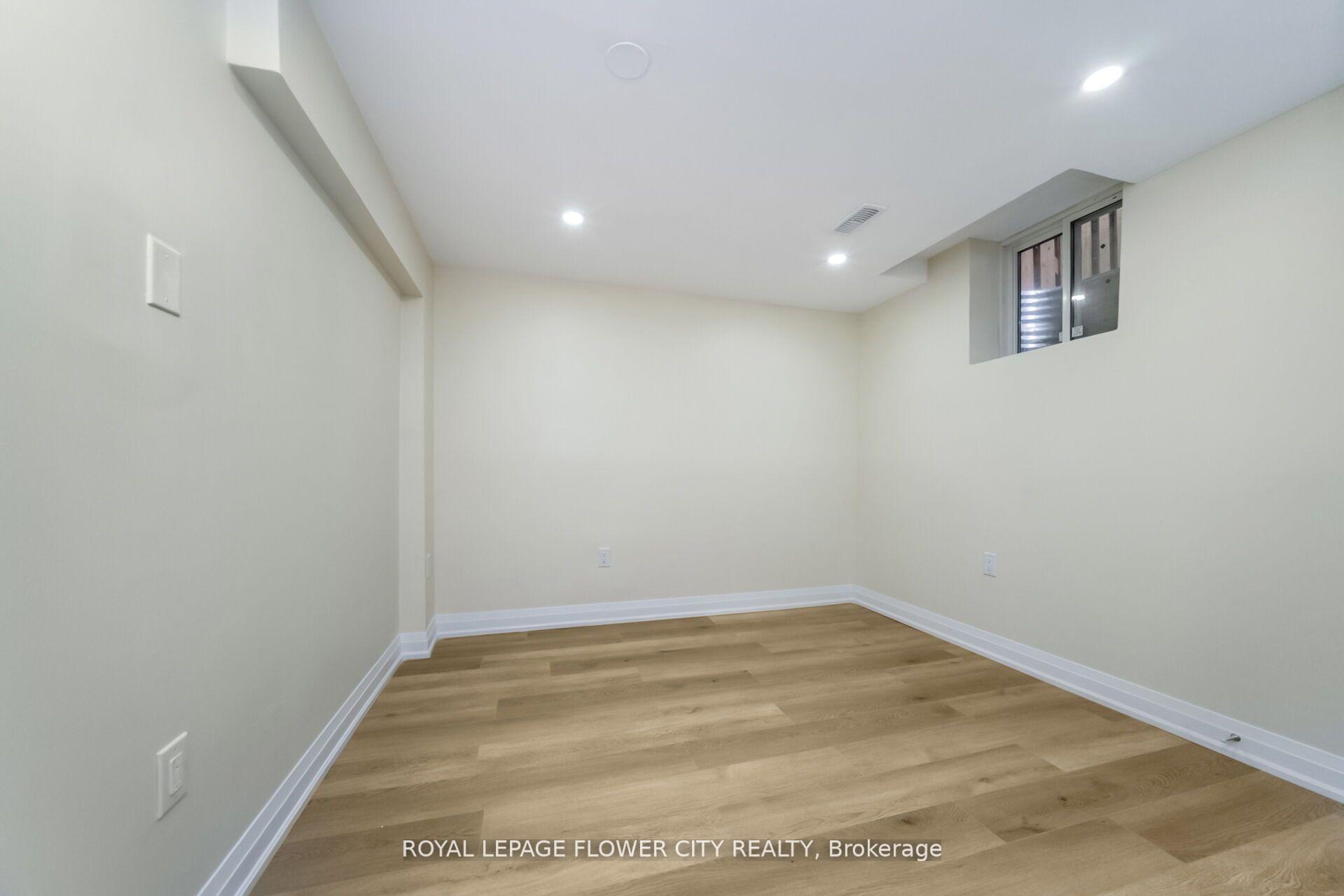 Photo 35 of 4 Natalie Court E, Brampton, Westgate — HOMEH