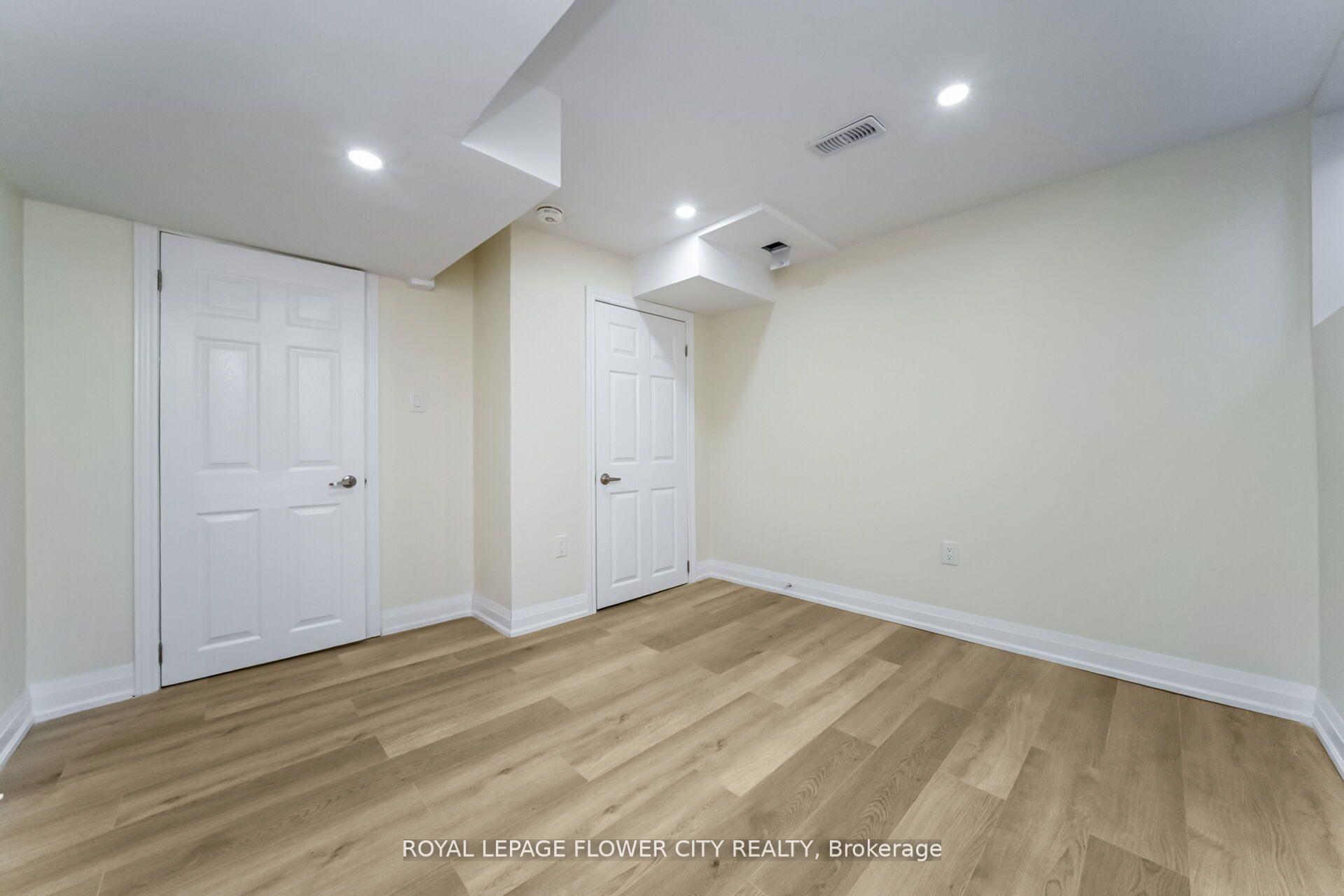 Photo 38 of 4 Natalie Court E, Brampton, Westgate — HOMEH