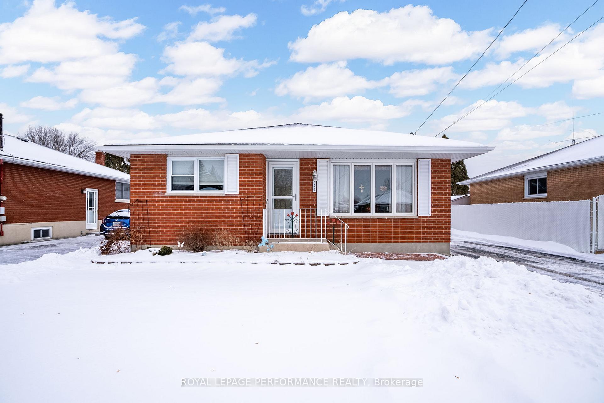 Photo 2 of 252 Jarvis Street, Cornwall — HOMEH