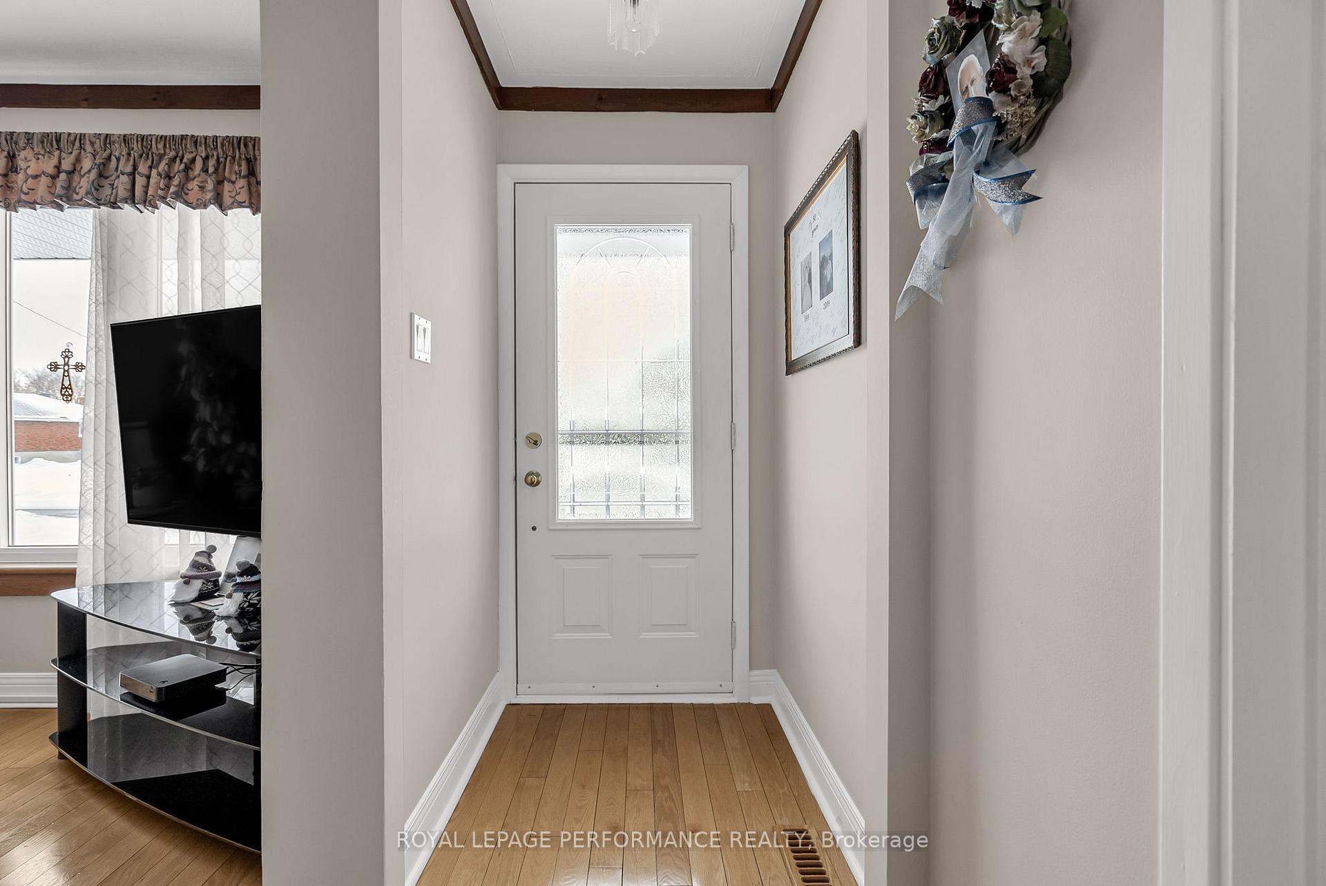 Photo 5 of 252 Jarvis Street, Cornwall — HOMEH