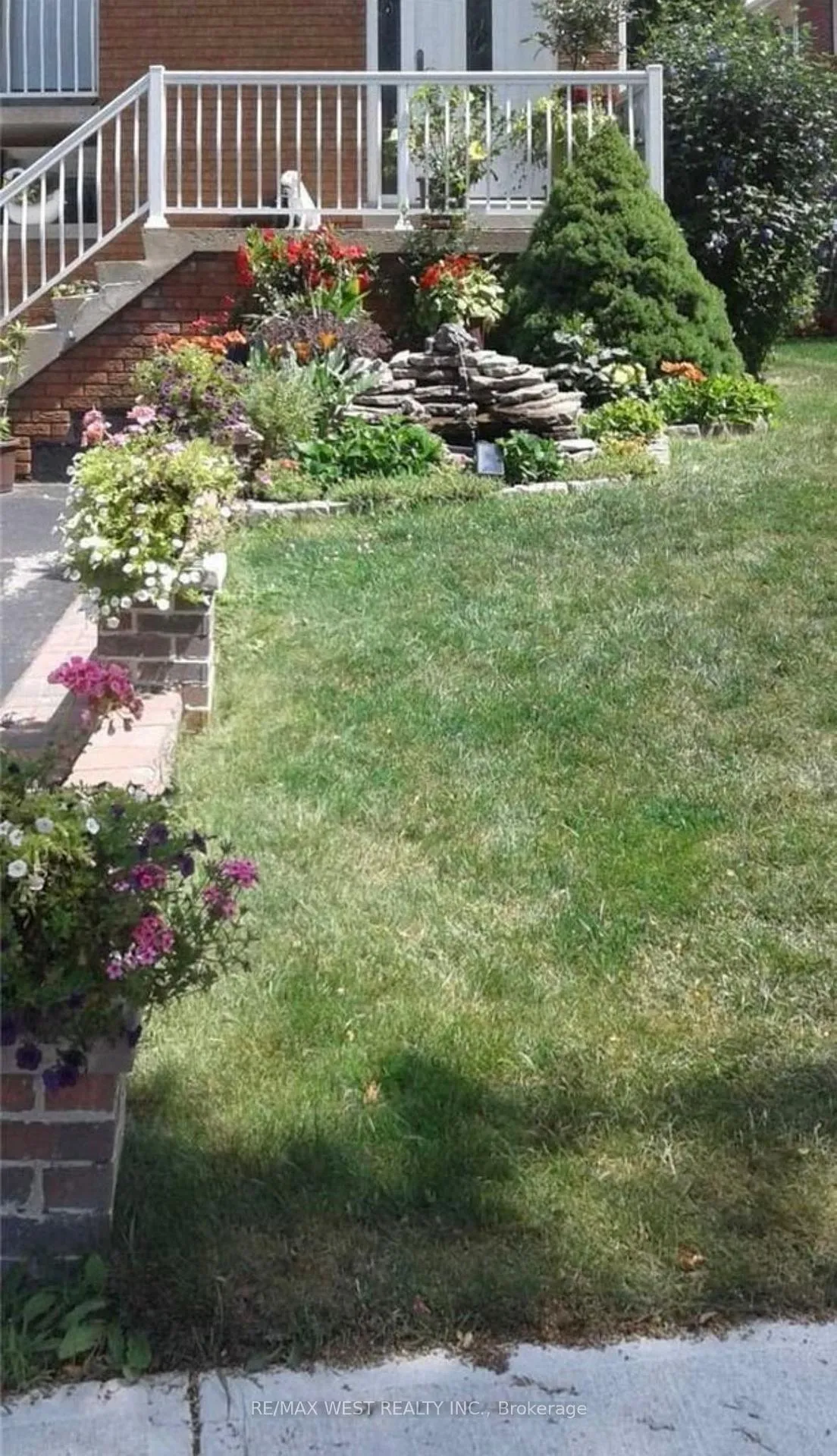 Photo 2 of 4 Dantek Court, Brampton, Brampton North — HOMEH