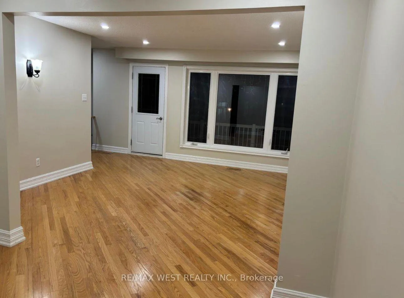 Photo 13 of 4 Dantek Court, Brampton, Brampton North — HOMEH