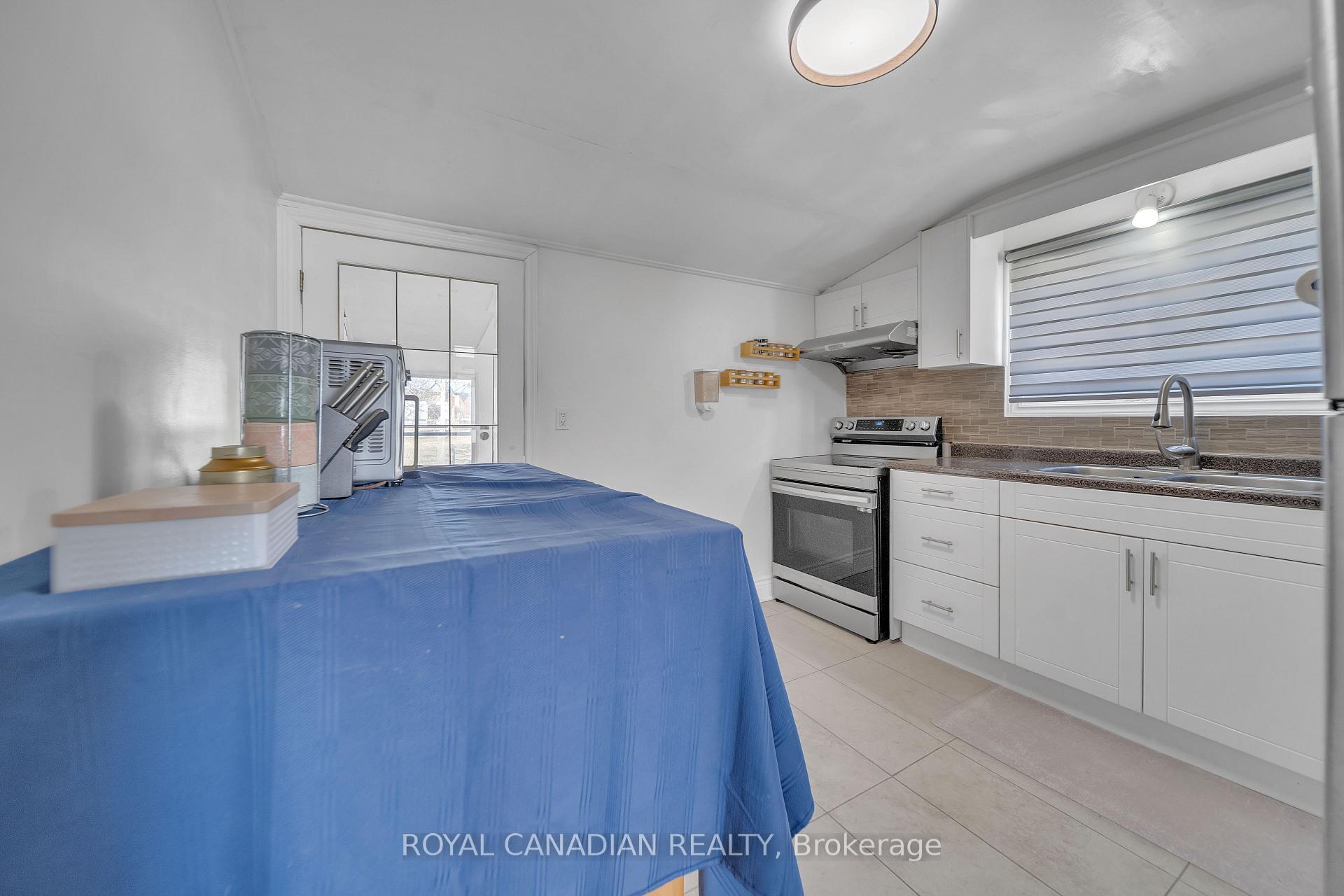 Photo 2 of 59 Brown Street, Clarington, Bowmanville — HOMEH