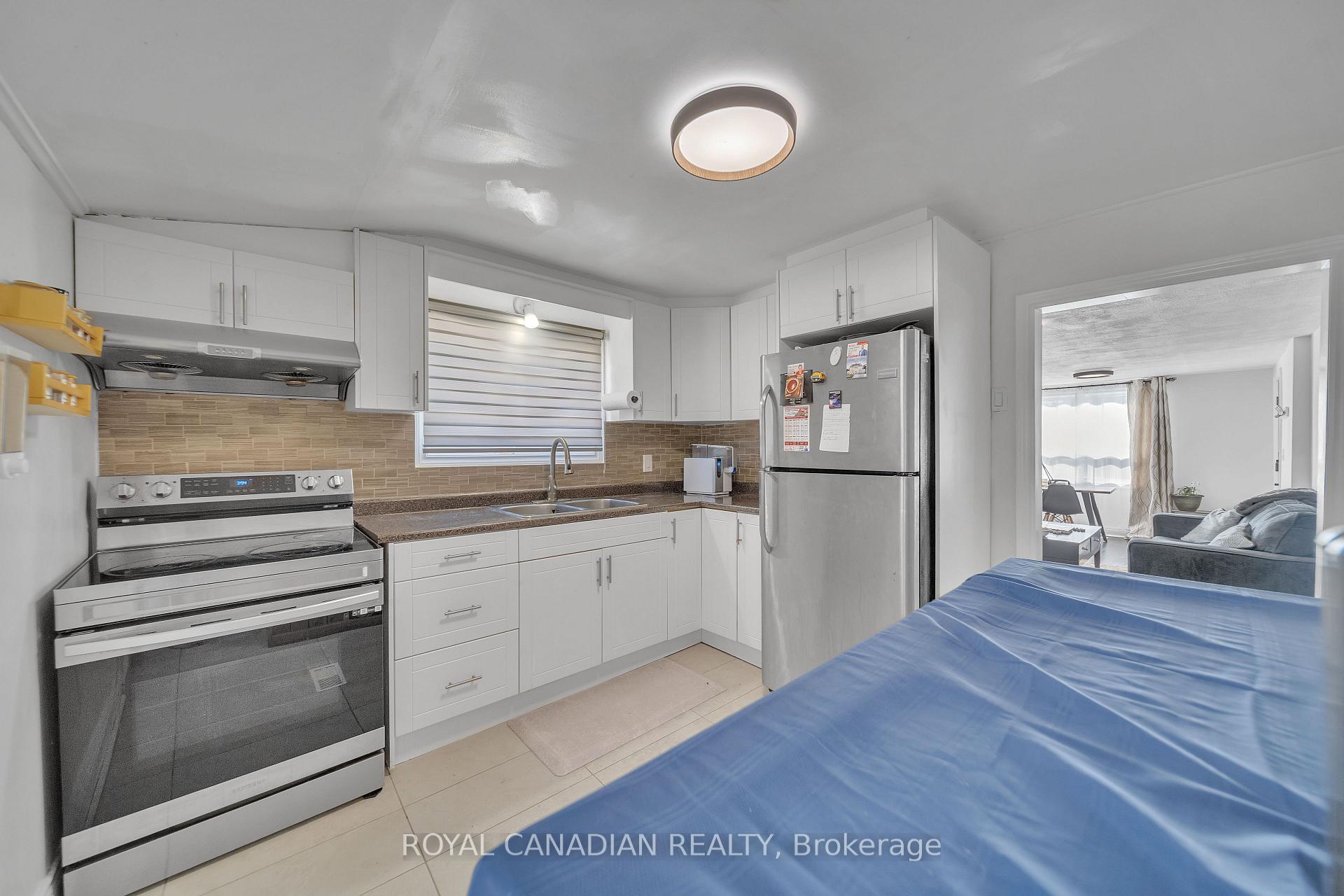 Photo 3 of 59 Brown Street, Clarington, Bowmanville — HOMEH