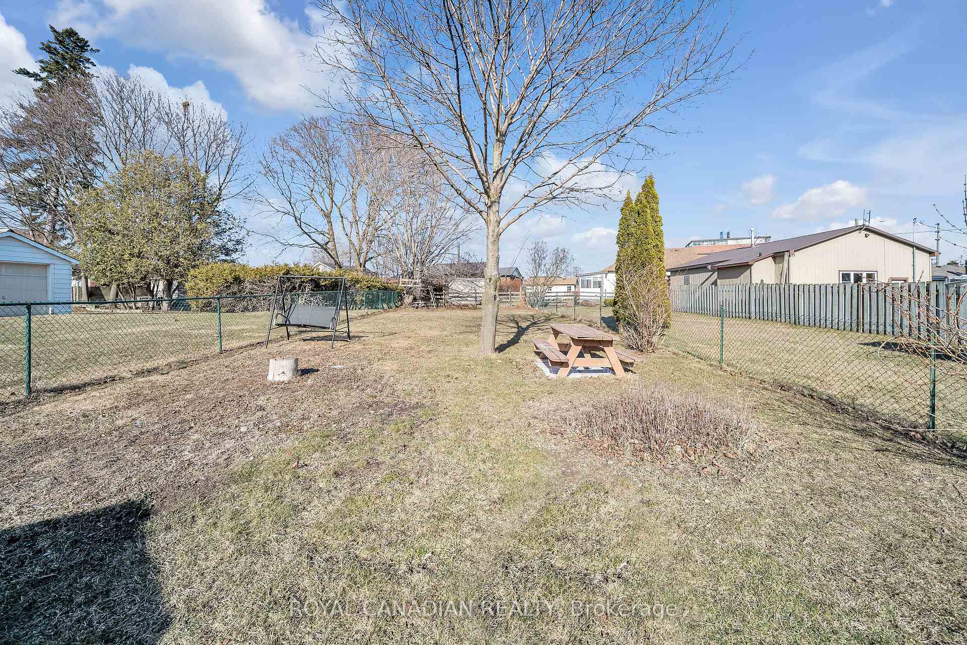 Photo 11 of 59 Brown Street, Clarington, Bowmanville — HOMEH