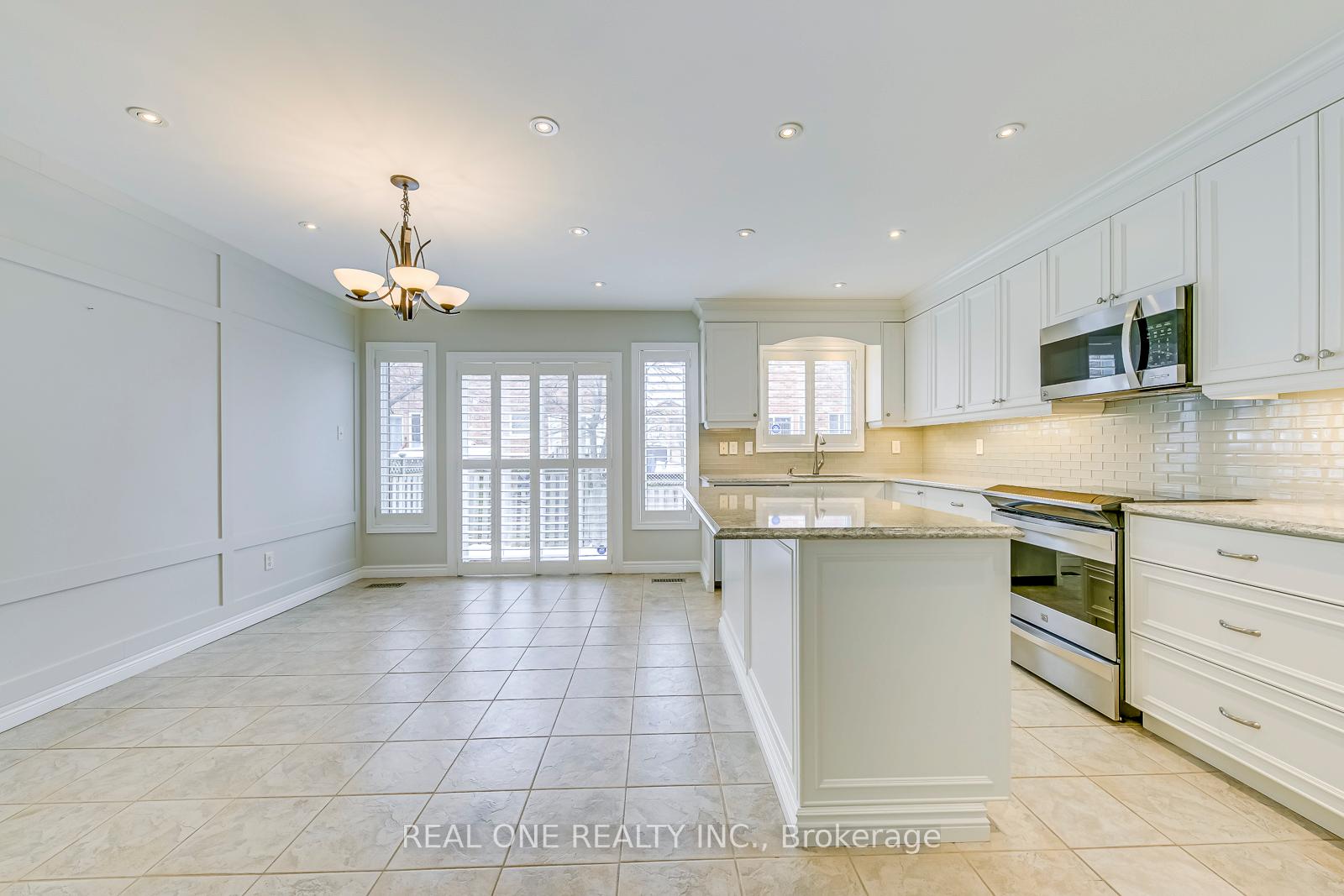 Photo 9 of 1491 Gulledge Trail, Oakville, West Oak Trails — HOMEH