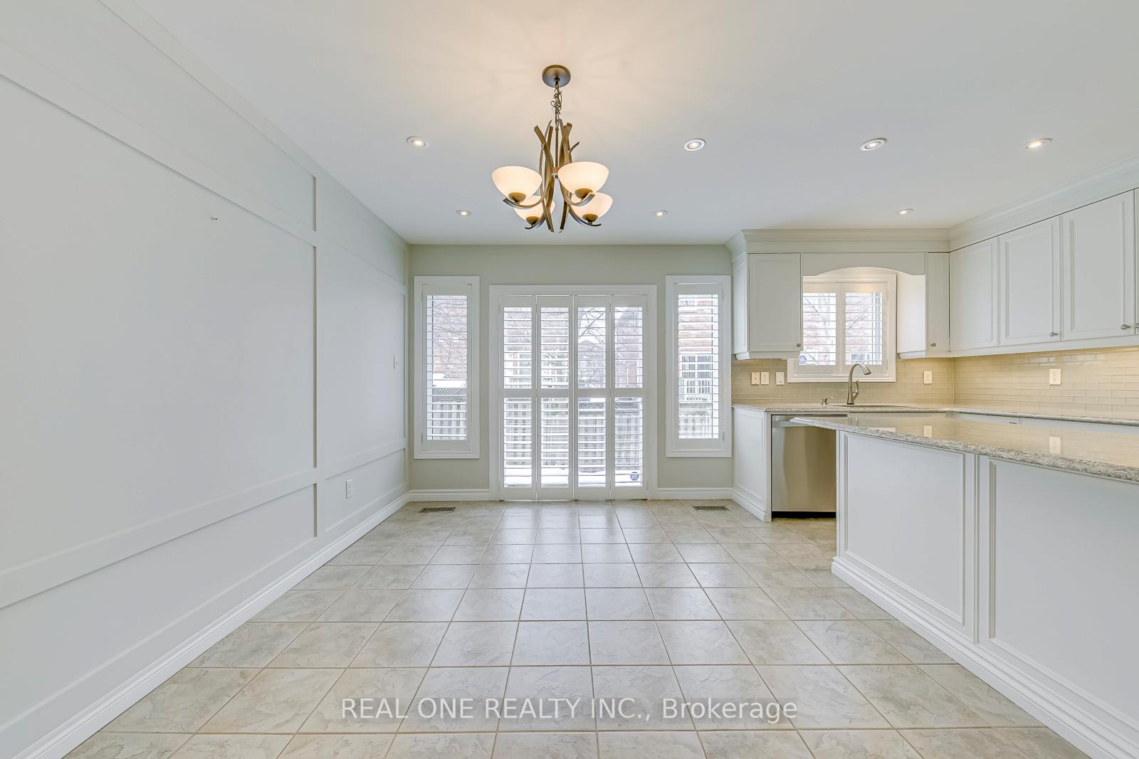 Photo 15 of 1491 Gulledge Trail, Oakville, West Oak Trails — HOMEH