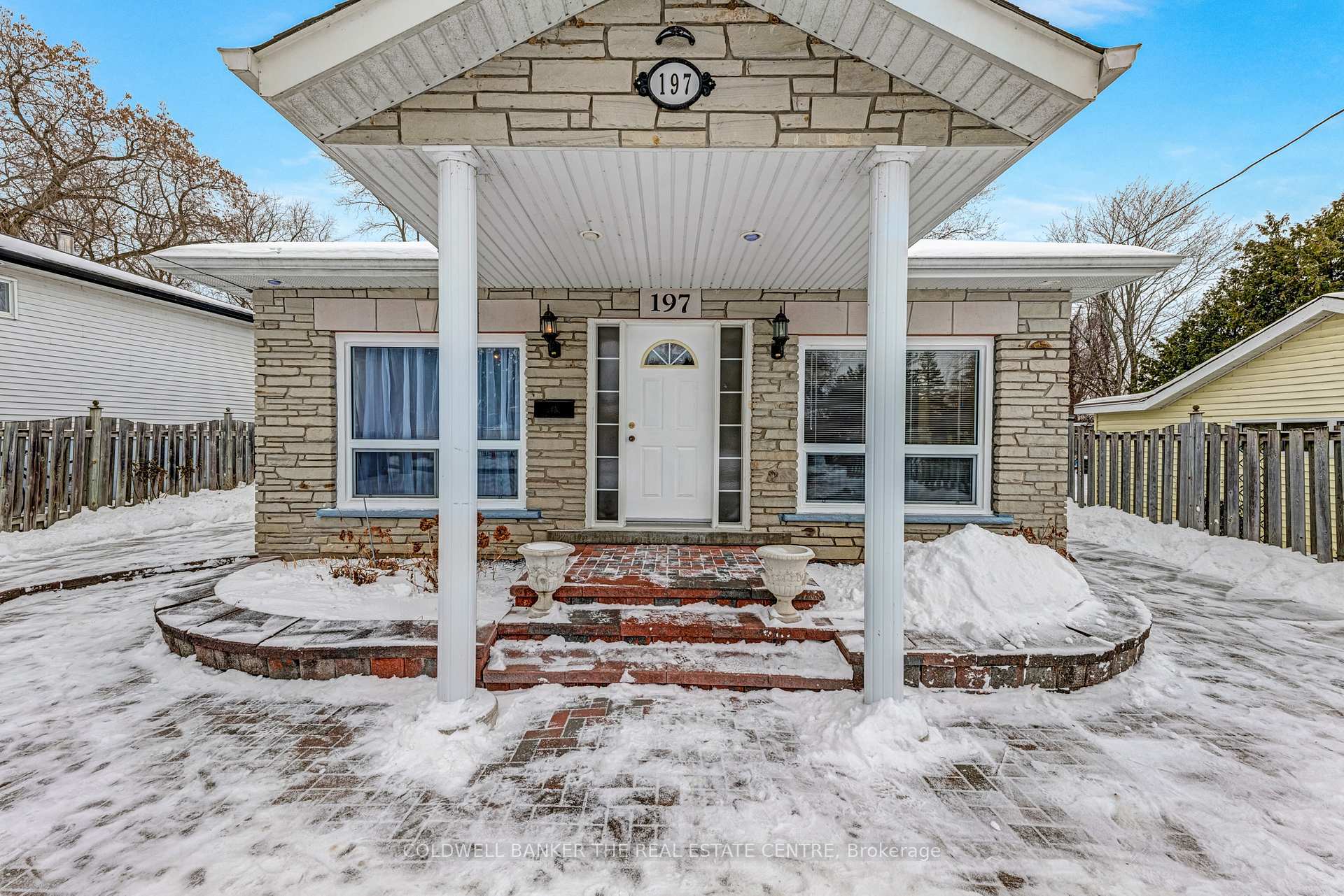 Photo 2 of 197 Cameron Crescent, Georgina, Keswick North — HOMEH