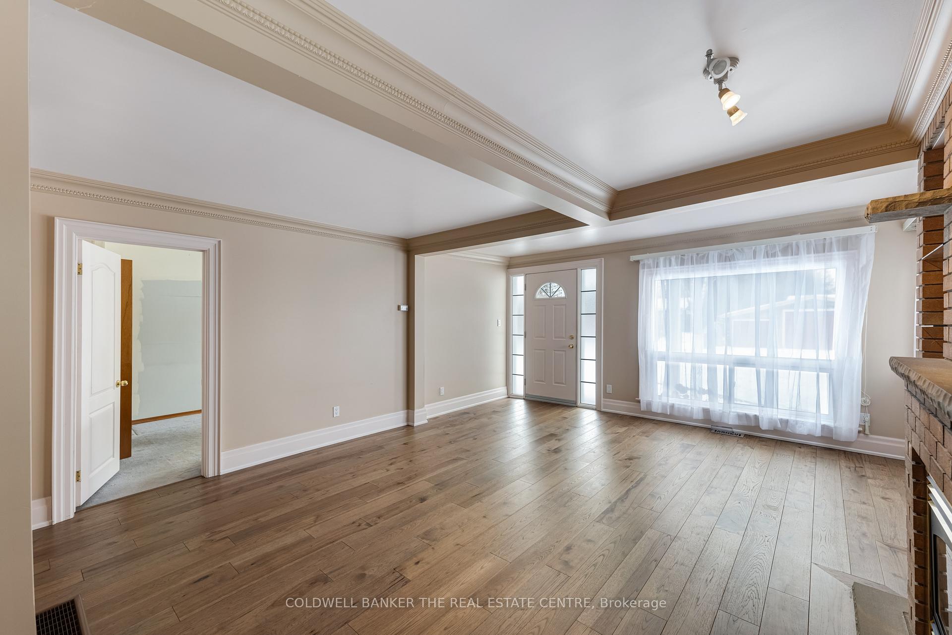 Photo 8 of 197 Cameron Crescent, Georgina, Keswick North — HOMEH