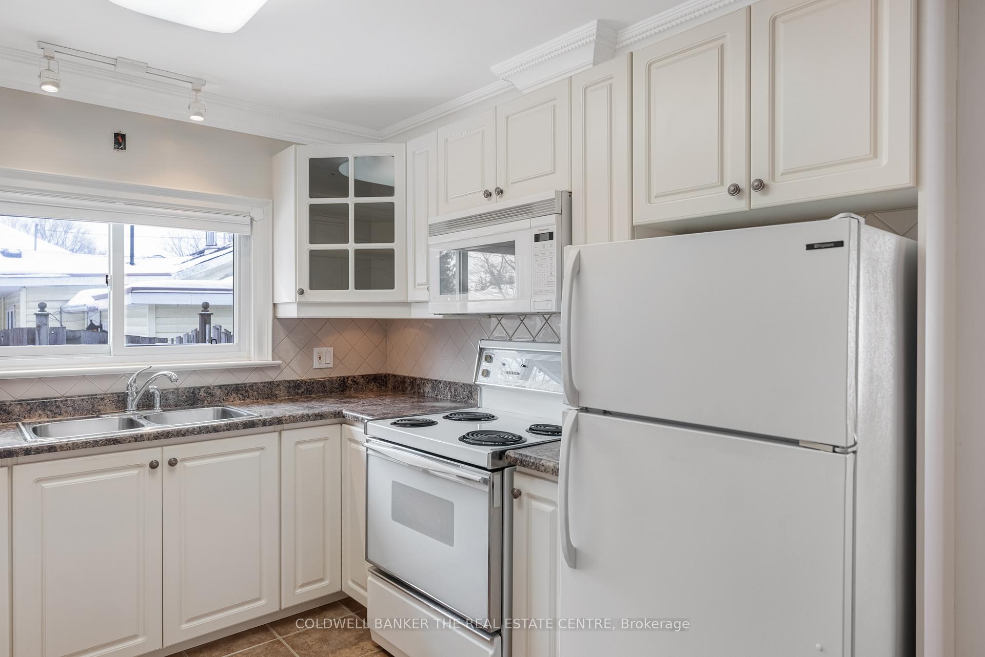 Photo 16 of 197 Cameron Crescent, Georgina, Keswick North — HOMEH