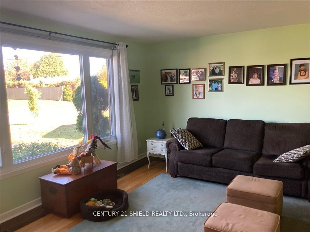 Photo 2 of 813 Haldimand Crescent, Cornwall — HOMEH