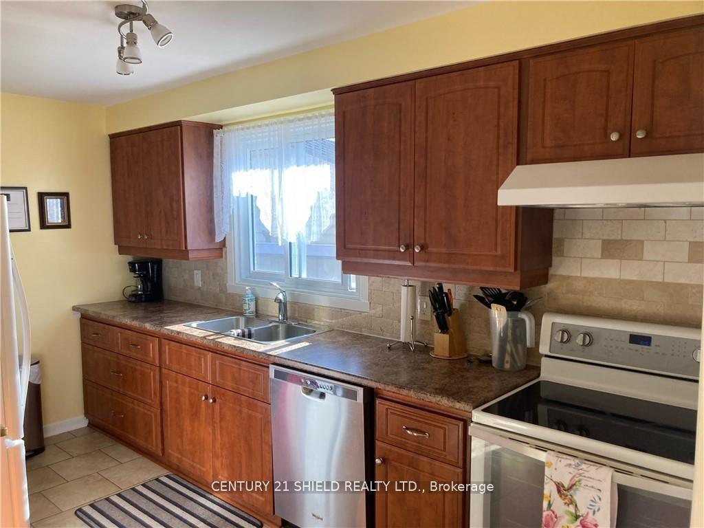 Photo 5 of 813 Haldimand Crescent, Cornwall — HOMEH