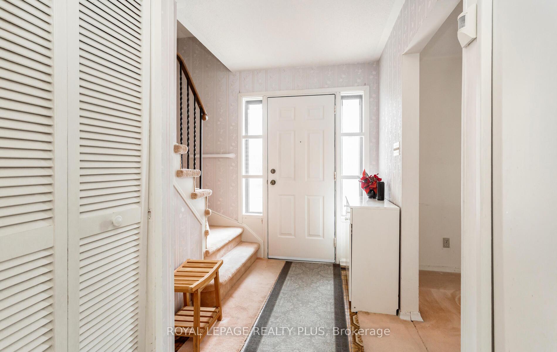 Photo 2 of 22 Airedale Court, Halton Hills, Georgetown — HOMEH
