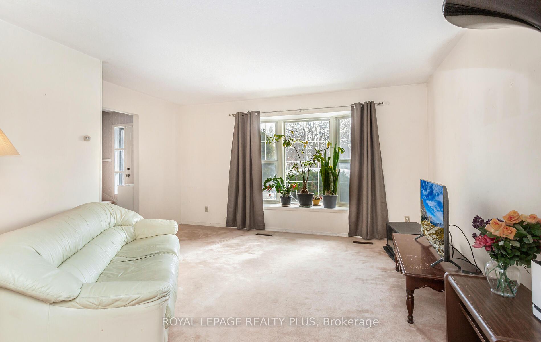 Photo 4 of 22 Airedale Court, Halton Hills, Georgetown — HOMEH