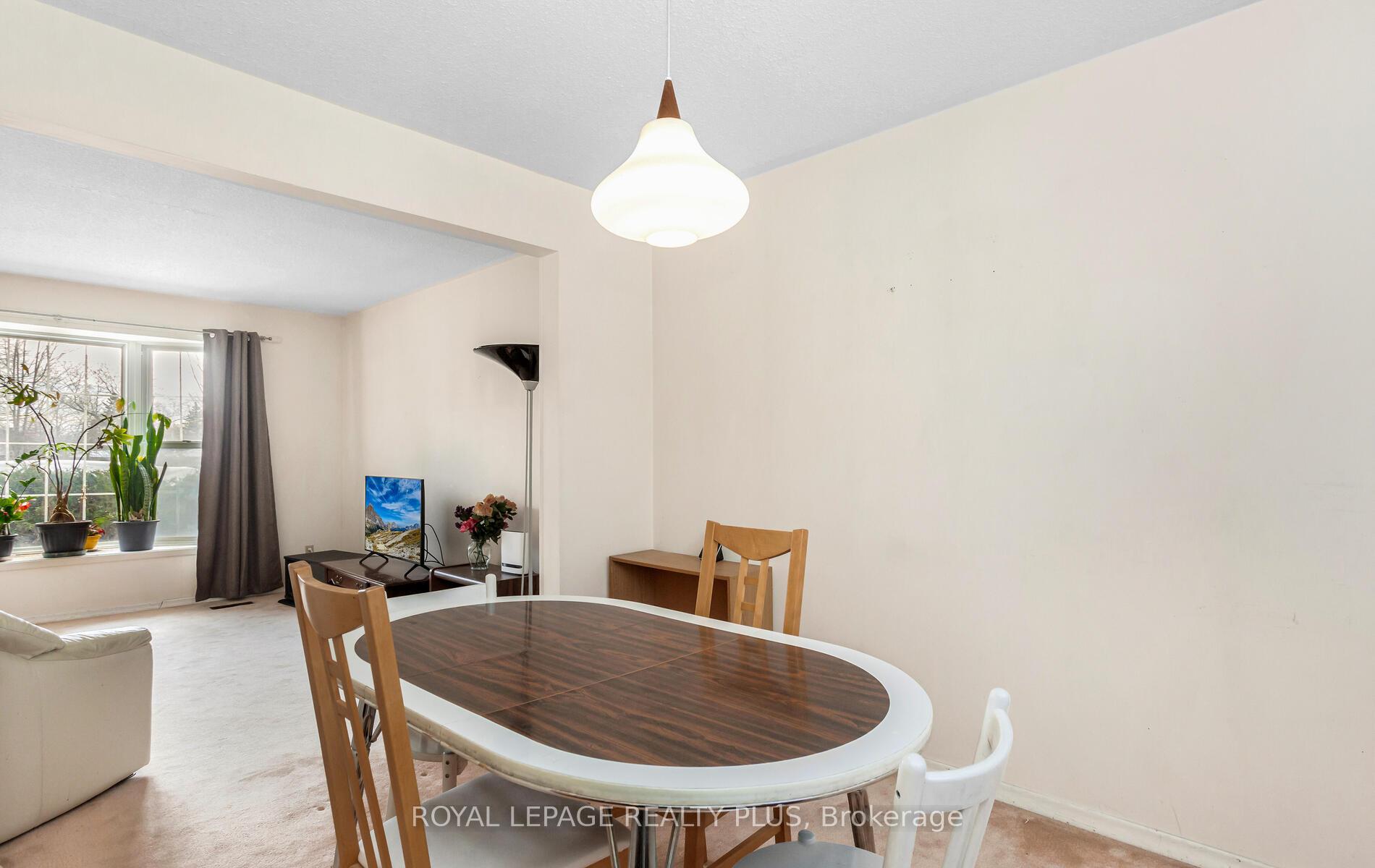 Photo 7 of 22 Airedale Court, Halton Hills, Georgetown — HOMEH