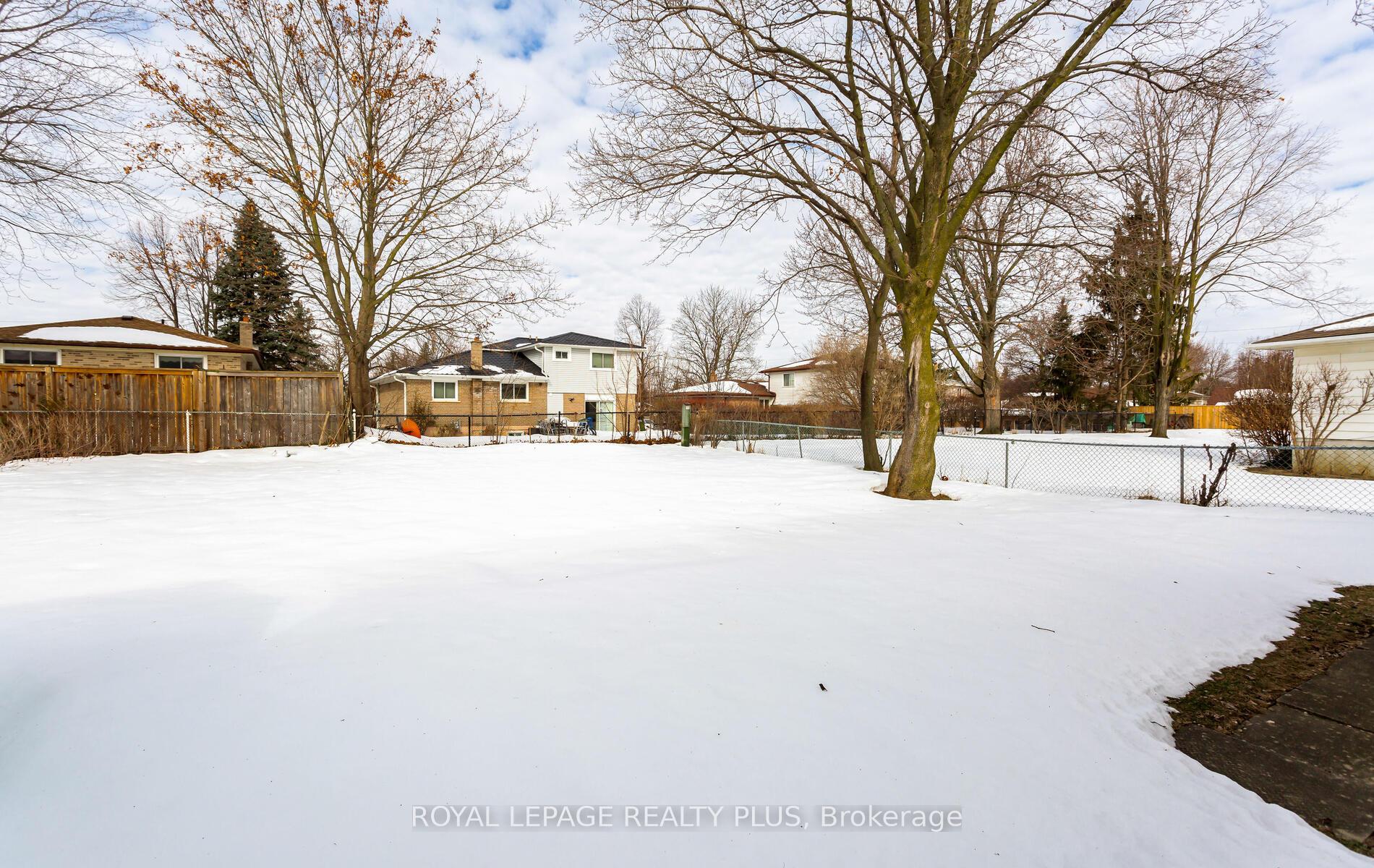 Photo 19 of 22 Airedale Court, Halton Hills, Georgetown — HOMEH