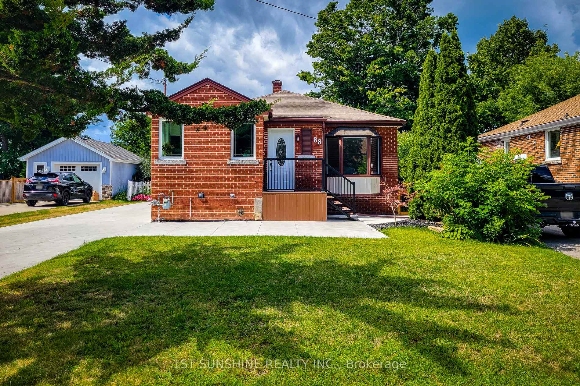 Photo 1 of 88 Fiddlers Green Road, Hamilton, Ancaster — HOMEH