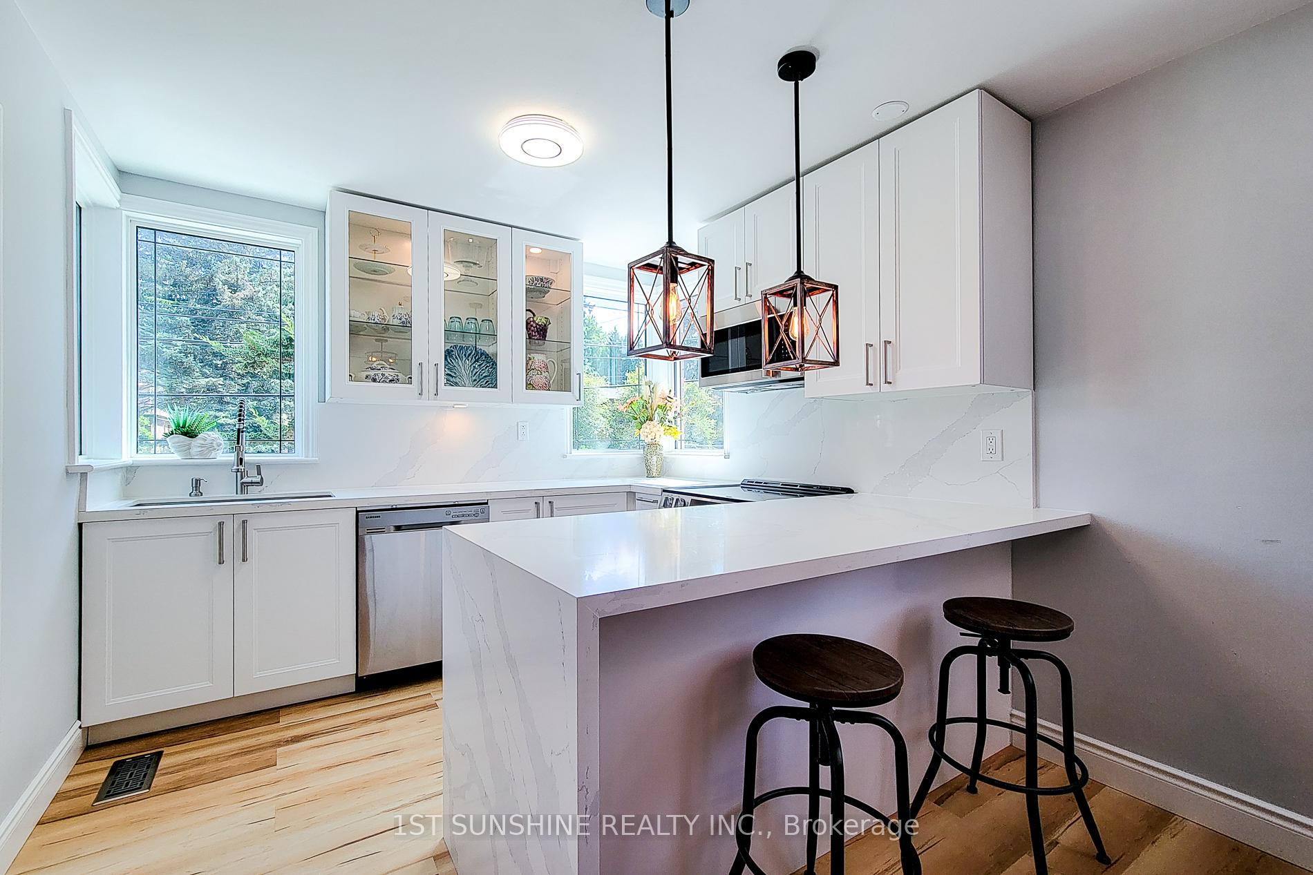 Photo 7 of 88 Fiddlers Green Road, Hamilton, Ancaster — HOMEH
