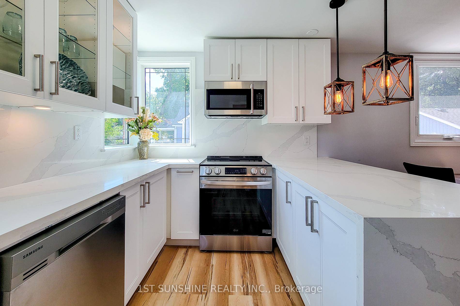 Photo 8 of 88 Fiddlers Green Road, Hamilton, Ancaster — HOMEH