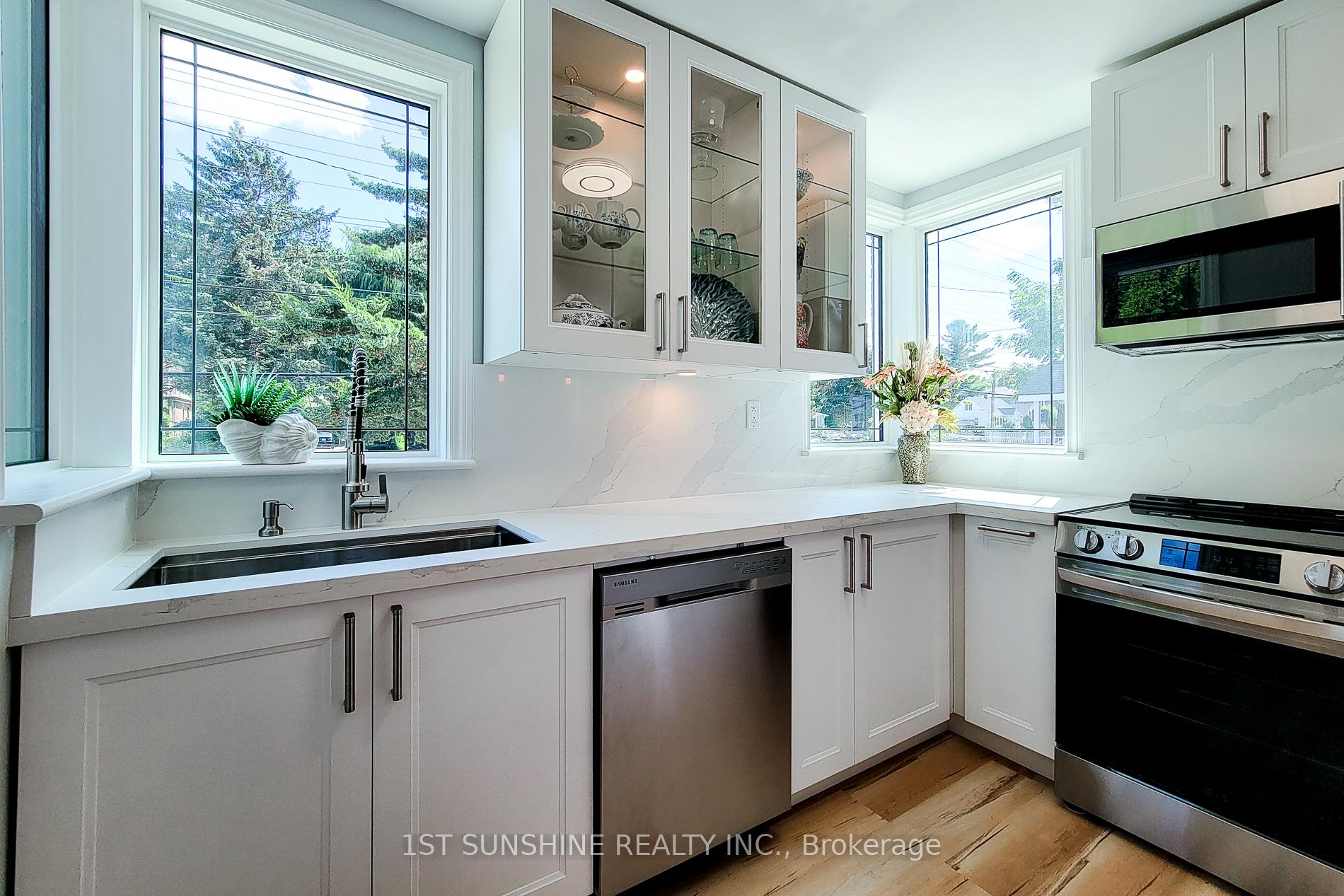 Photo 9 of 88 Fiddlers Green Road, Hamilton, Ancaster — HOMEH
